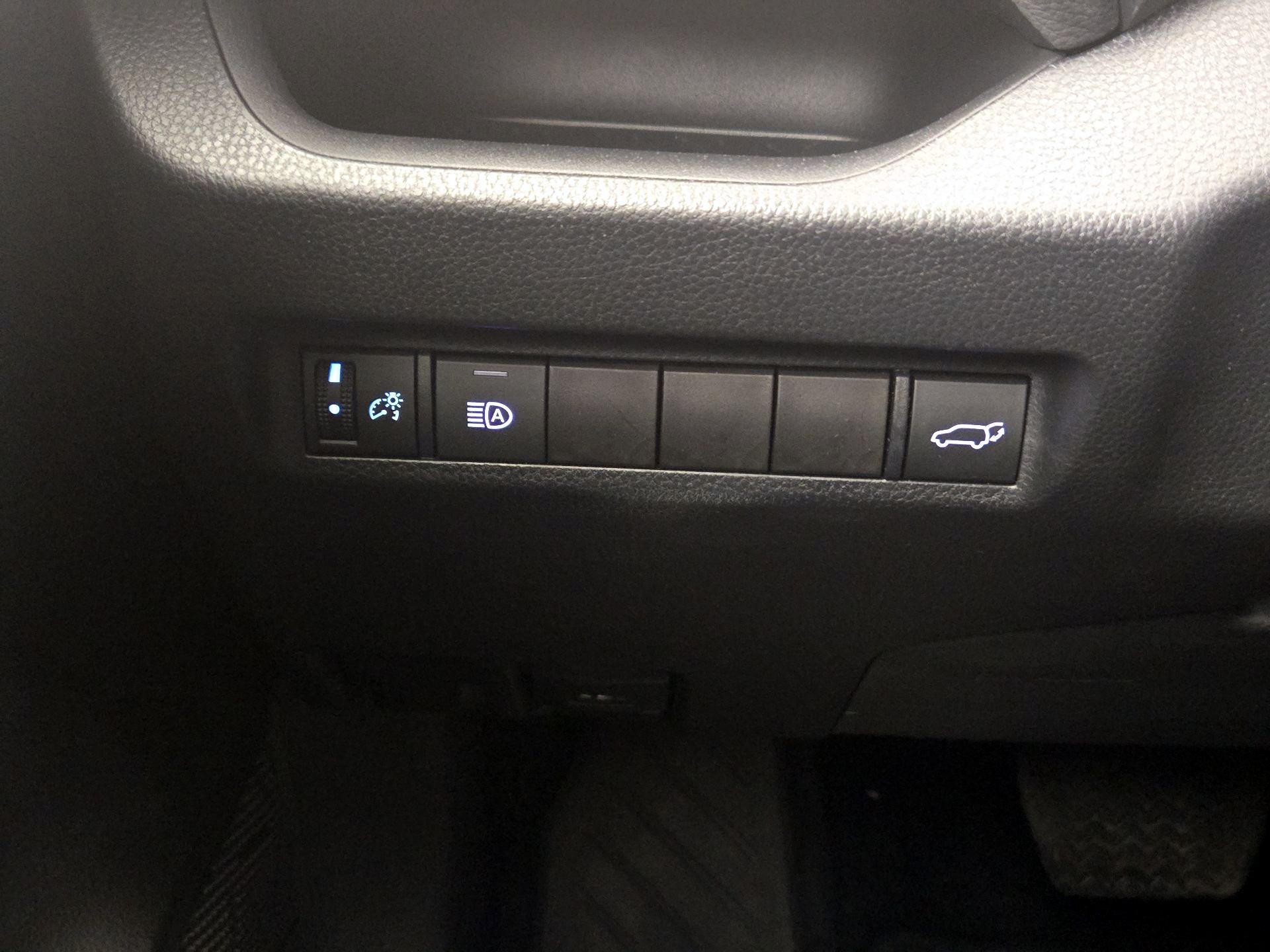 Thumbnail: 2022 Toyota RAV4 - 13