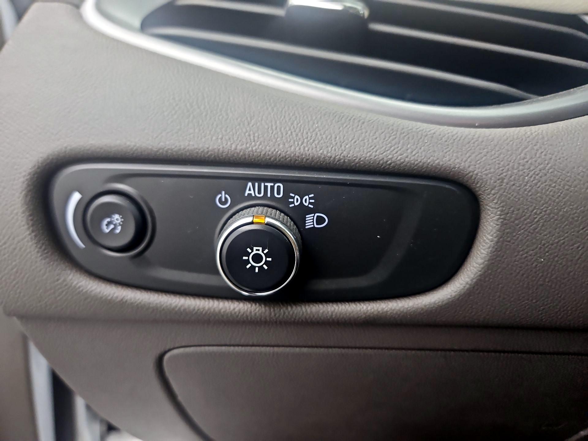 Thumbnail: 2022 Chevrolet Malibu - 13