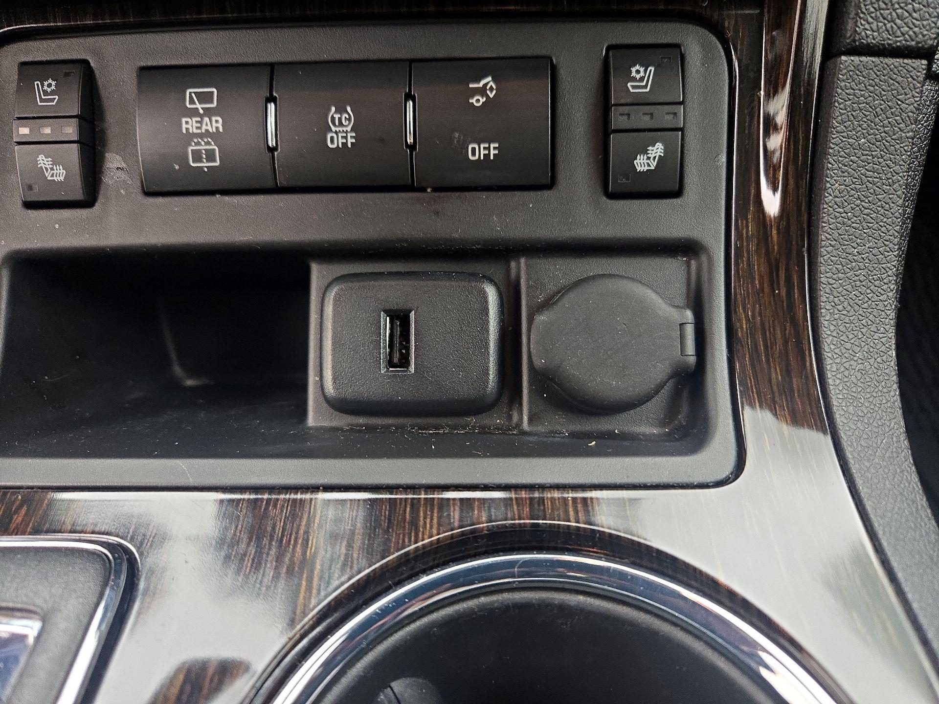 Thumbnail: 2015 Chevrolet Traverse - 19