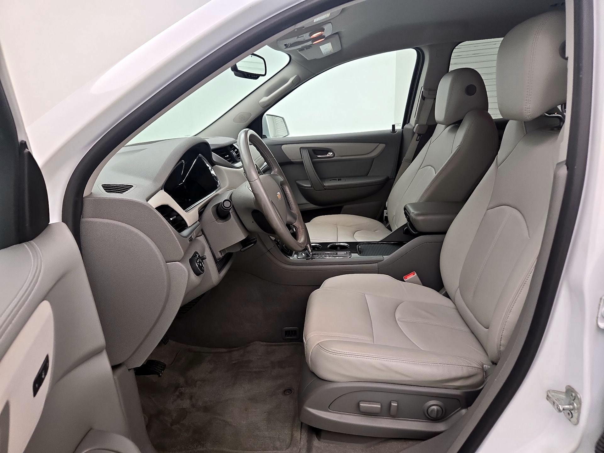 Thumbnail: 2017 Chevrolet Traverse - 11