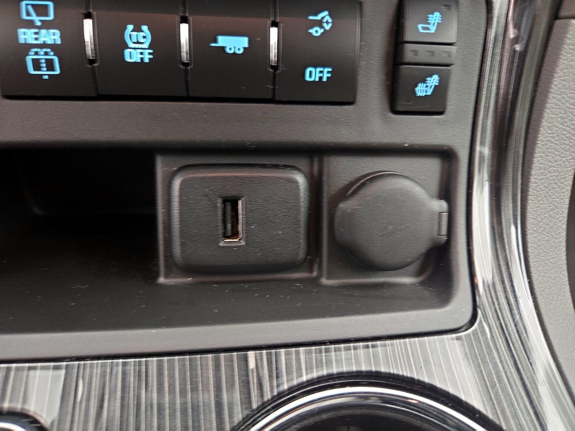 Thumbnail: 2017 Chevrolet Traverse - 19