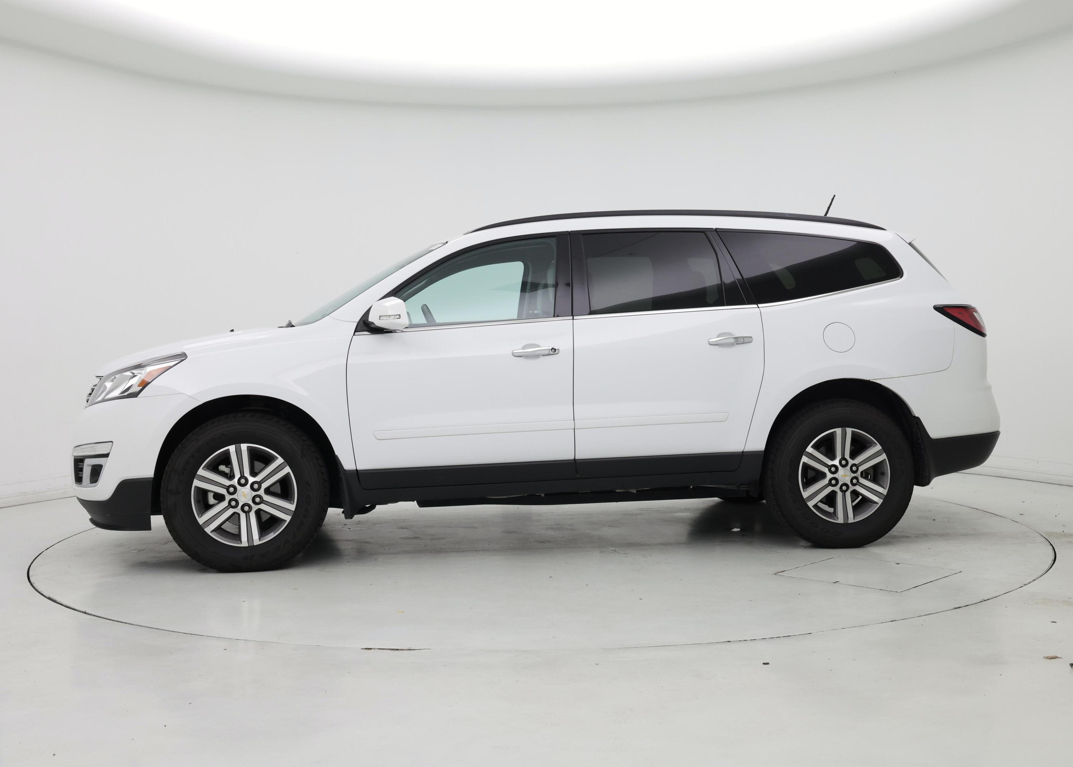 Thumbnail: 2017 Chevrolet Traverse - 3