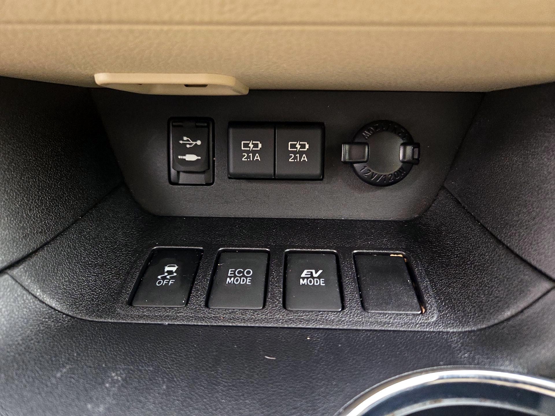 Thumbnail: 2019 Toyota Highlander - 19