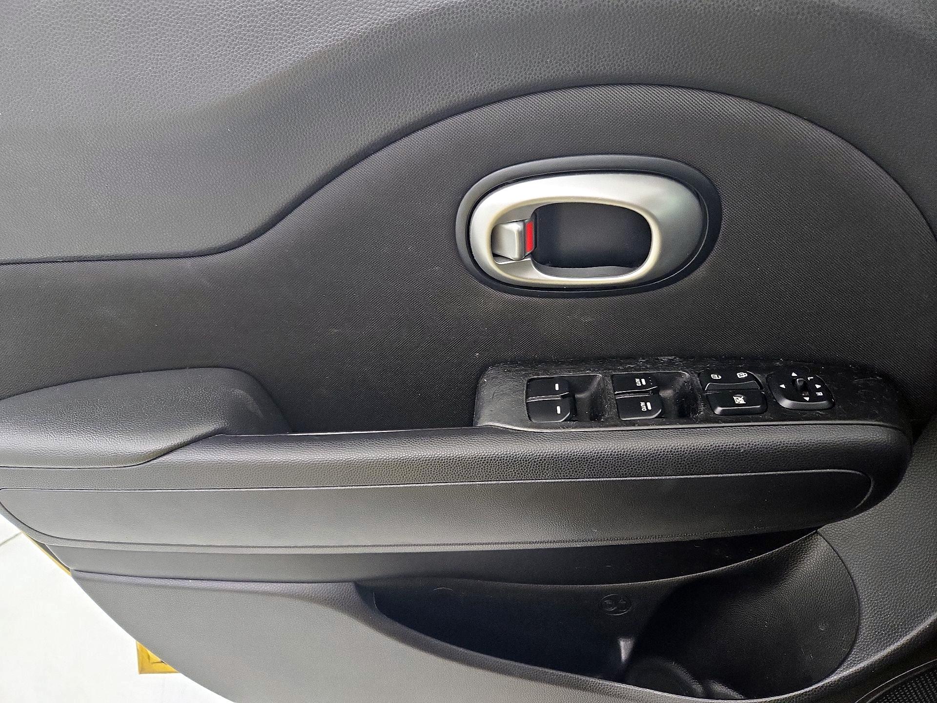 Thumbnail: 2016 Kia Soul - 12