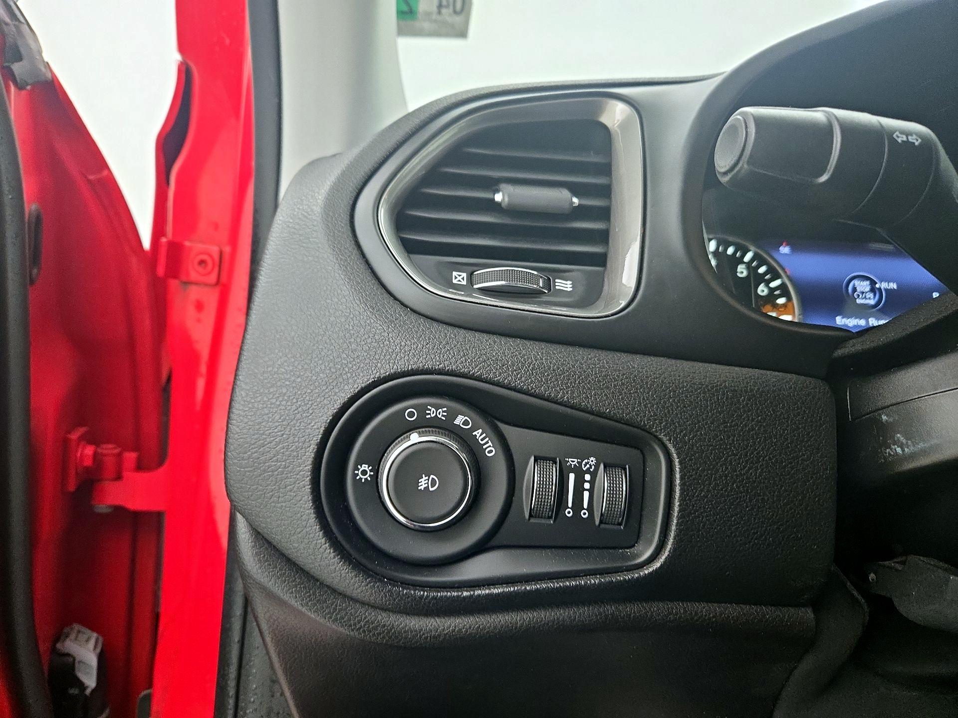 Thumbnail: 2018 Jeep Renegade - 13