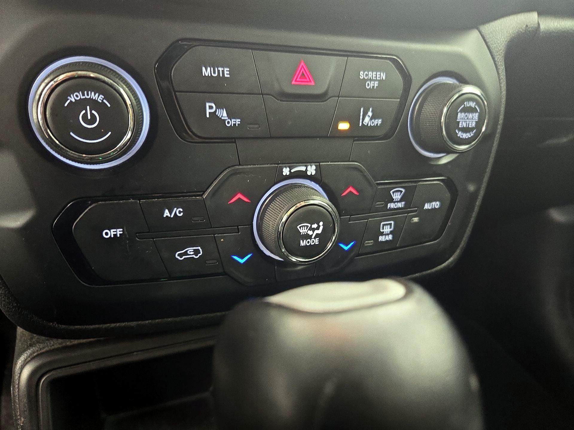 Thumbnail: 2018 Jeep Renegade - 16