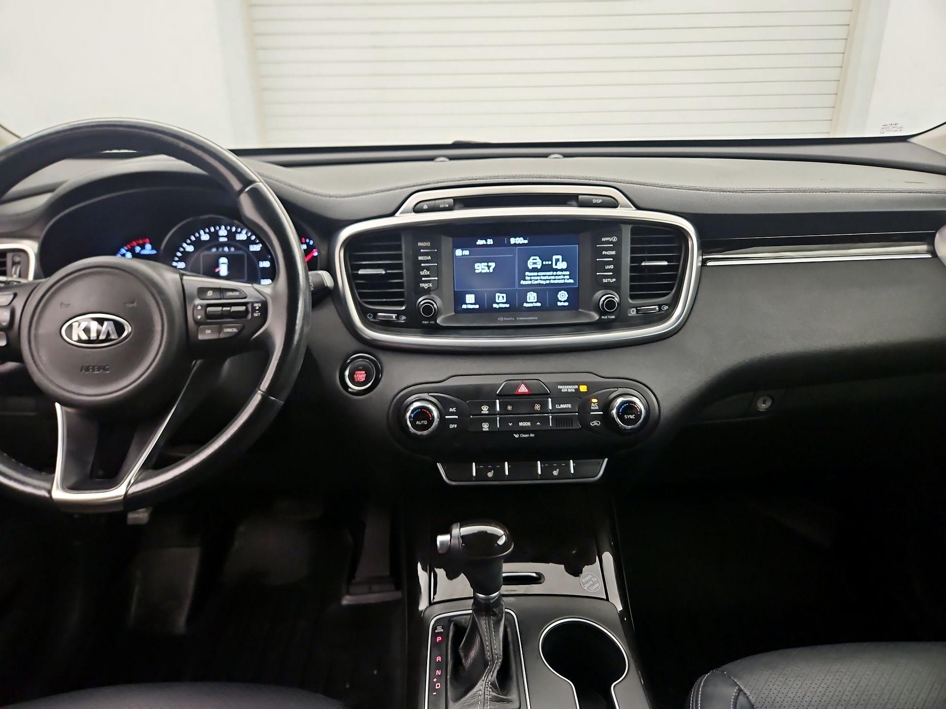 Thumbnail: 2017 Kia Sorento - 9