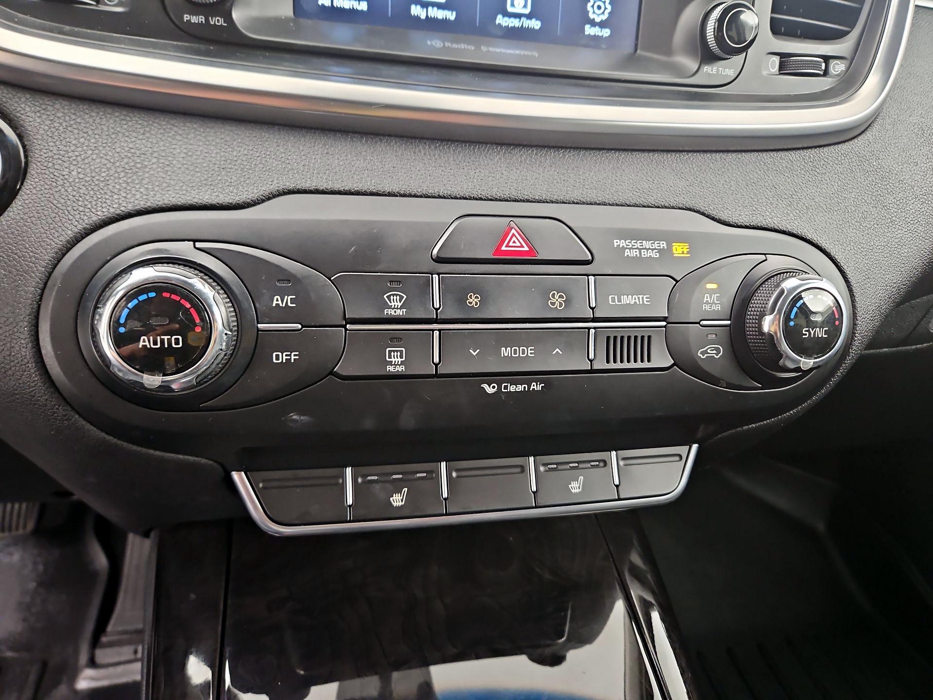 Thumbnail: 2017 Kia Sorento - 16