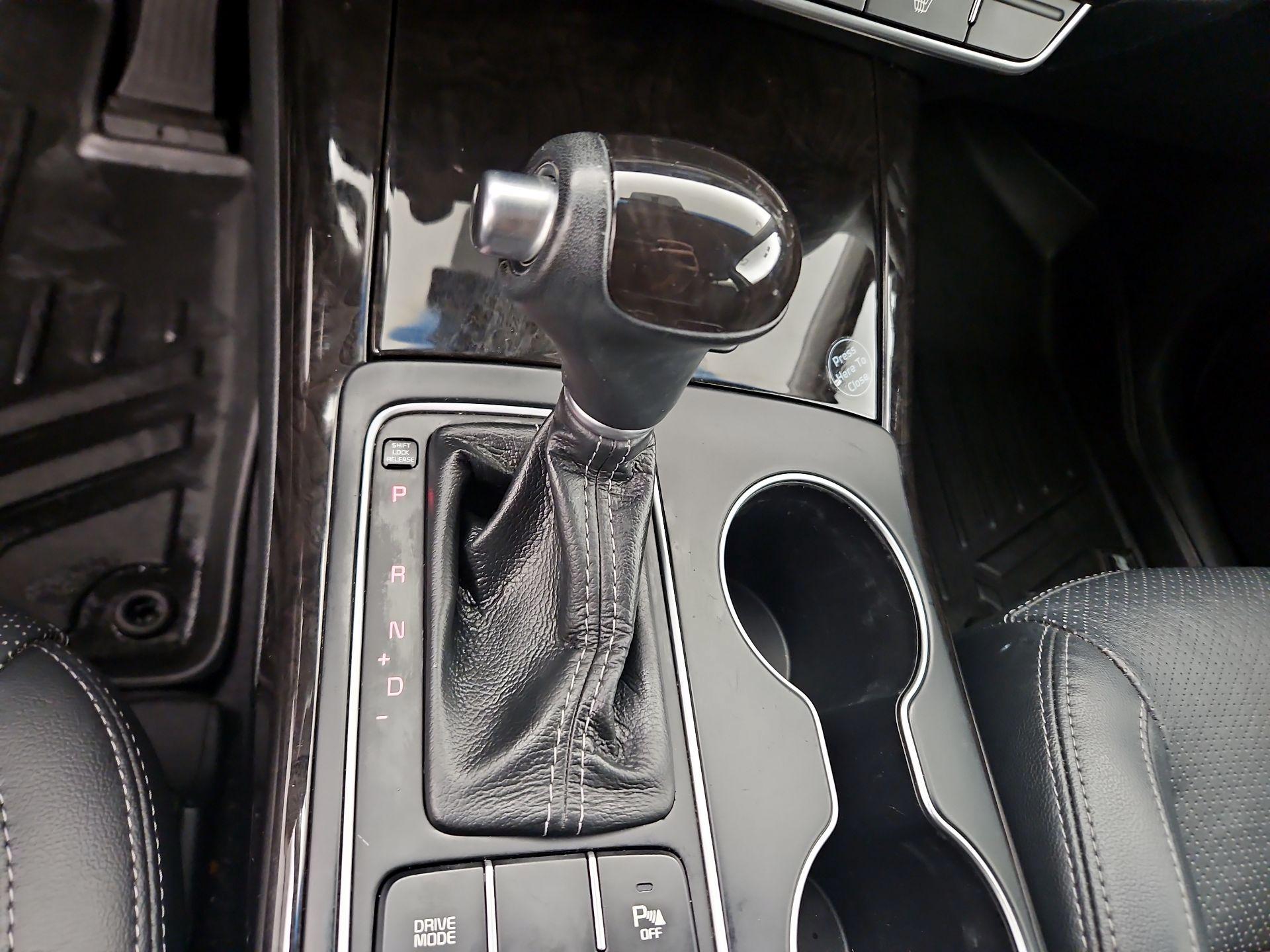 Thumbnail: 2017 Kia Sorento - 17