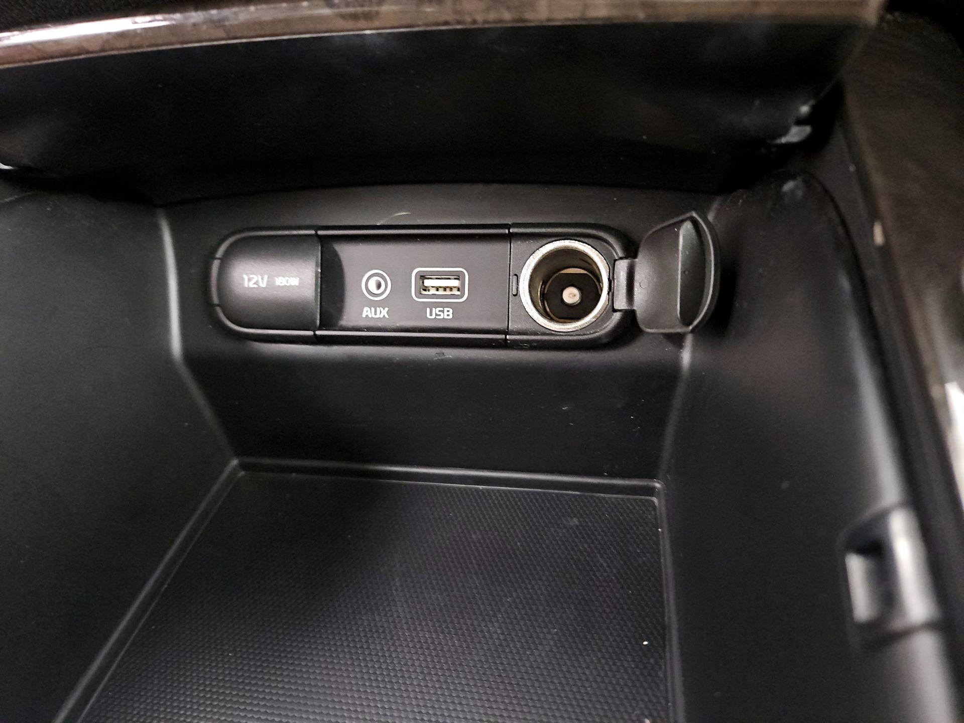 Thumbnail: 2017 Kia Sorento - 18