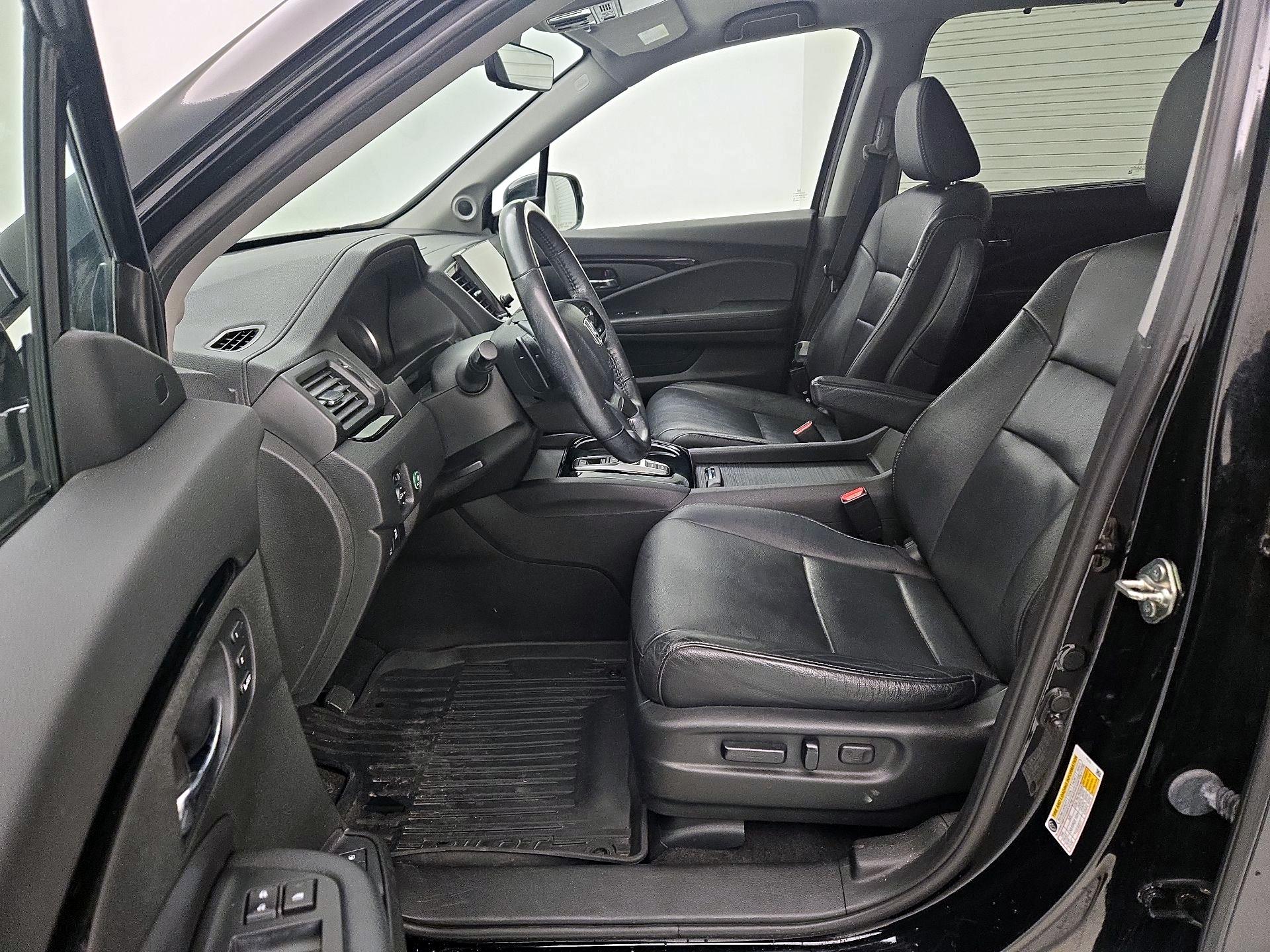 Thumbnail: 2019 Honda Pilot - 11