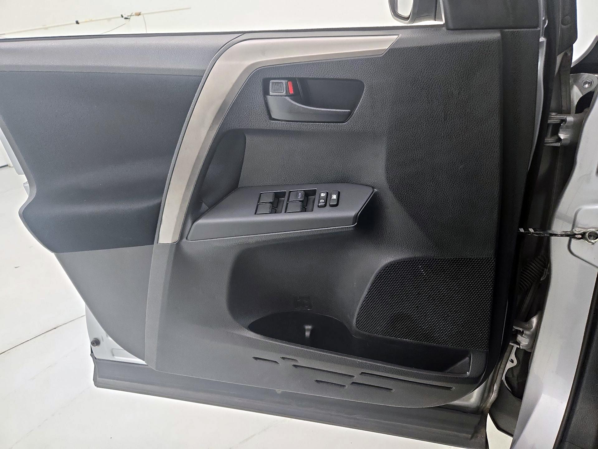 Thumbnail: 2016 Toyota RAV4 - 12