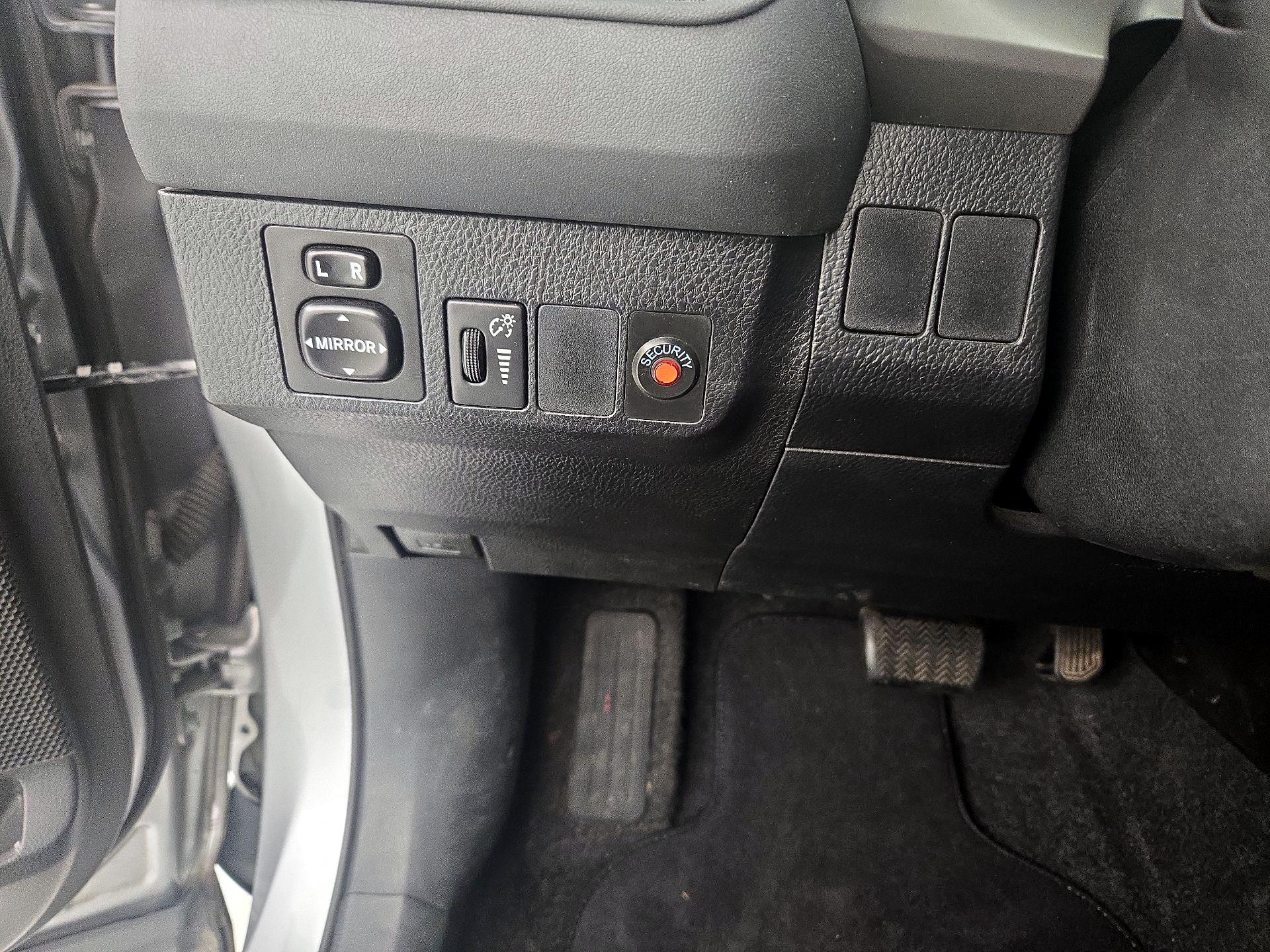 Thumbnail: 2016 Toyota RAV4 - 13