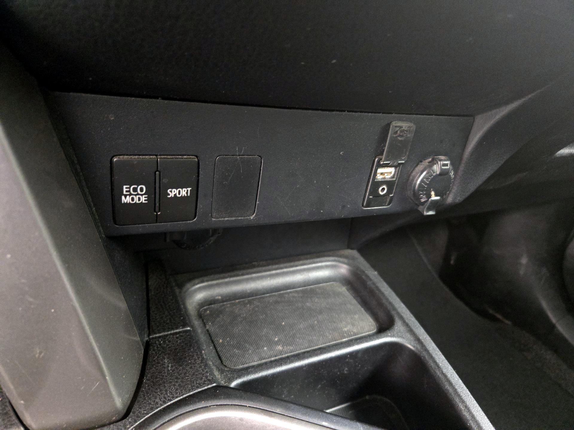 Thumbnail: 2016 Toyota RAV4 - 18