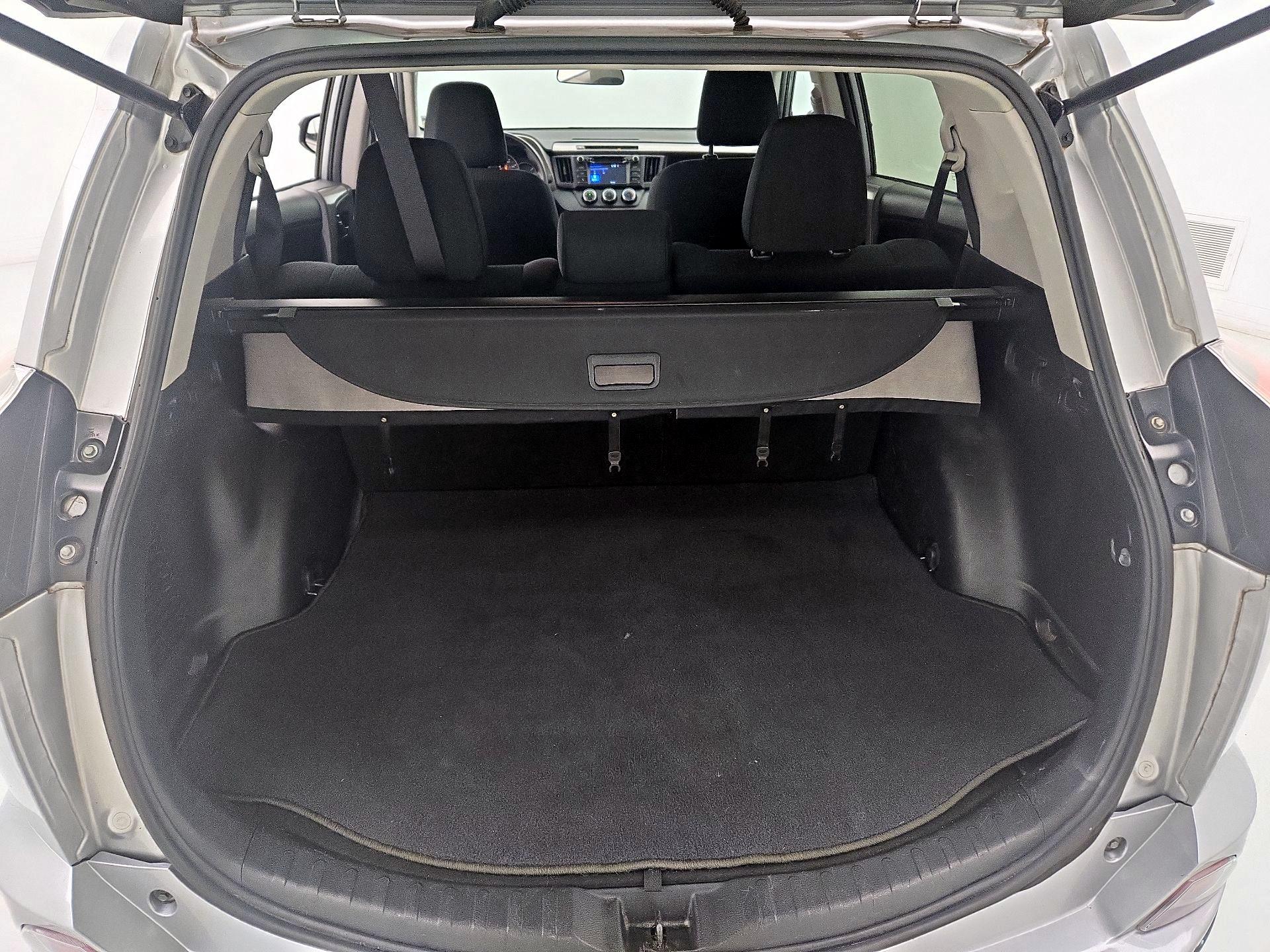 Thumbnail: 2016 Toyota RAV4 - 20