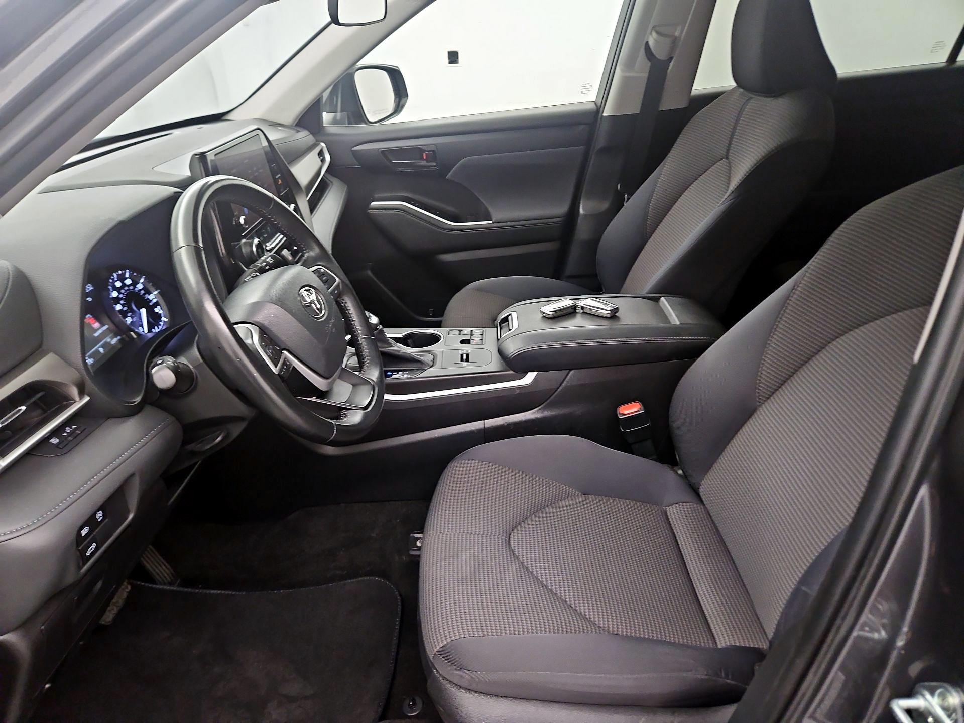 Thumbnail: 2023 Toyota Highlander - 11