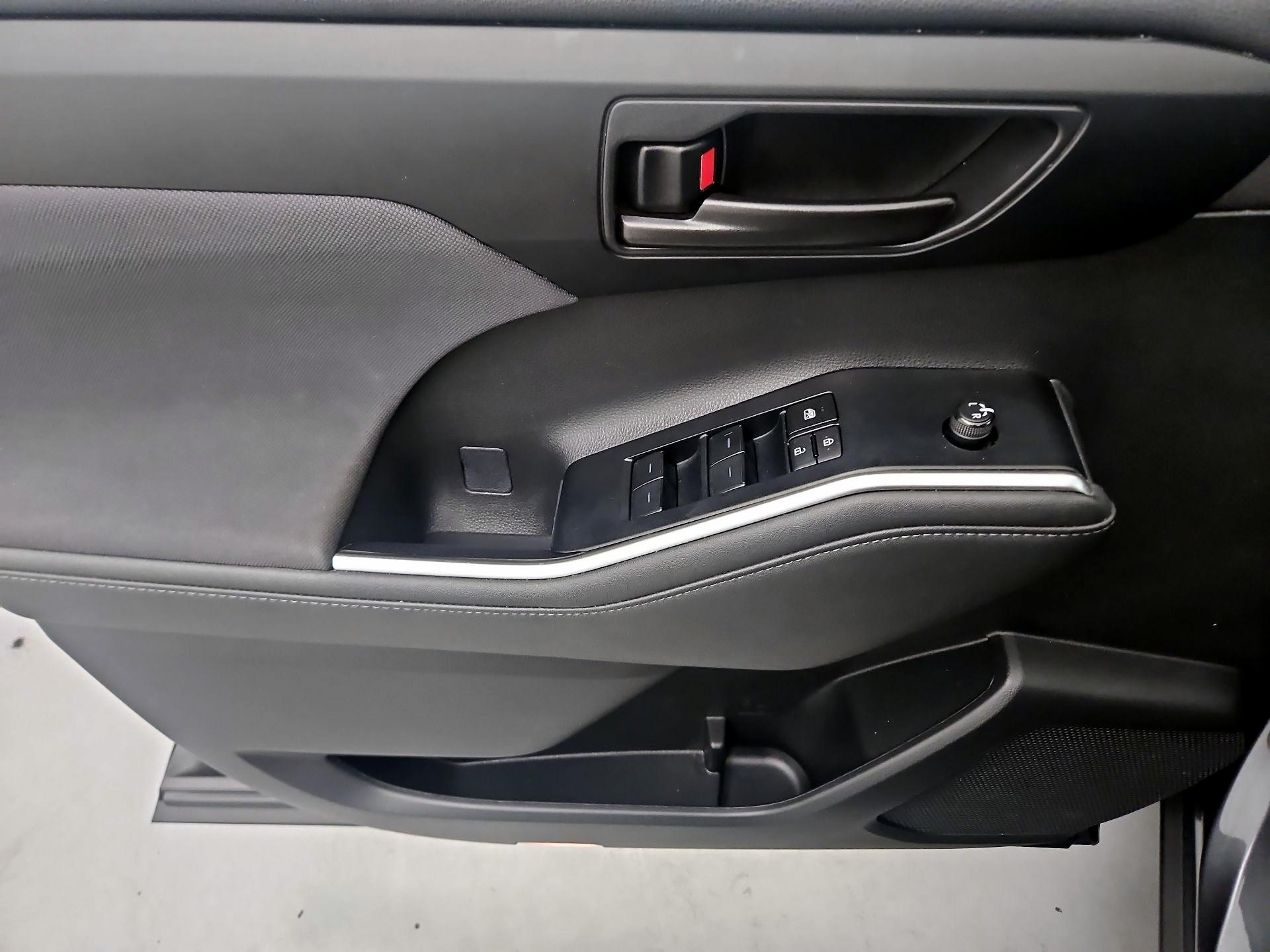 Thumbnail: 2023 Toyota Highlander - 12