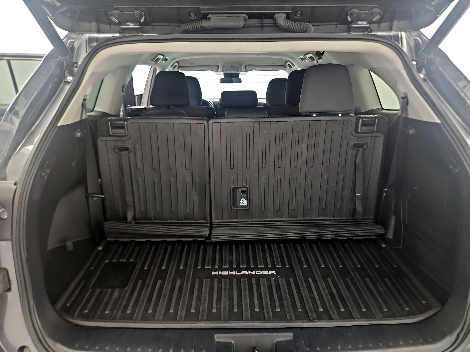 Thumbnail: 2023 Toyota Highlander - 16