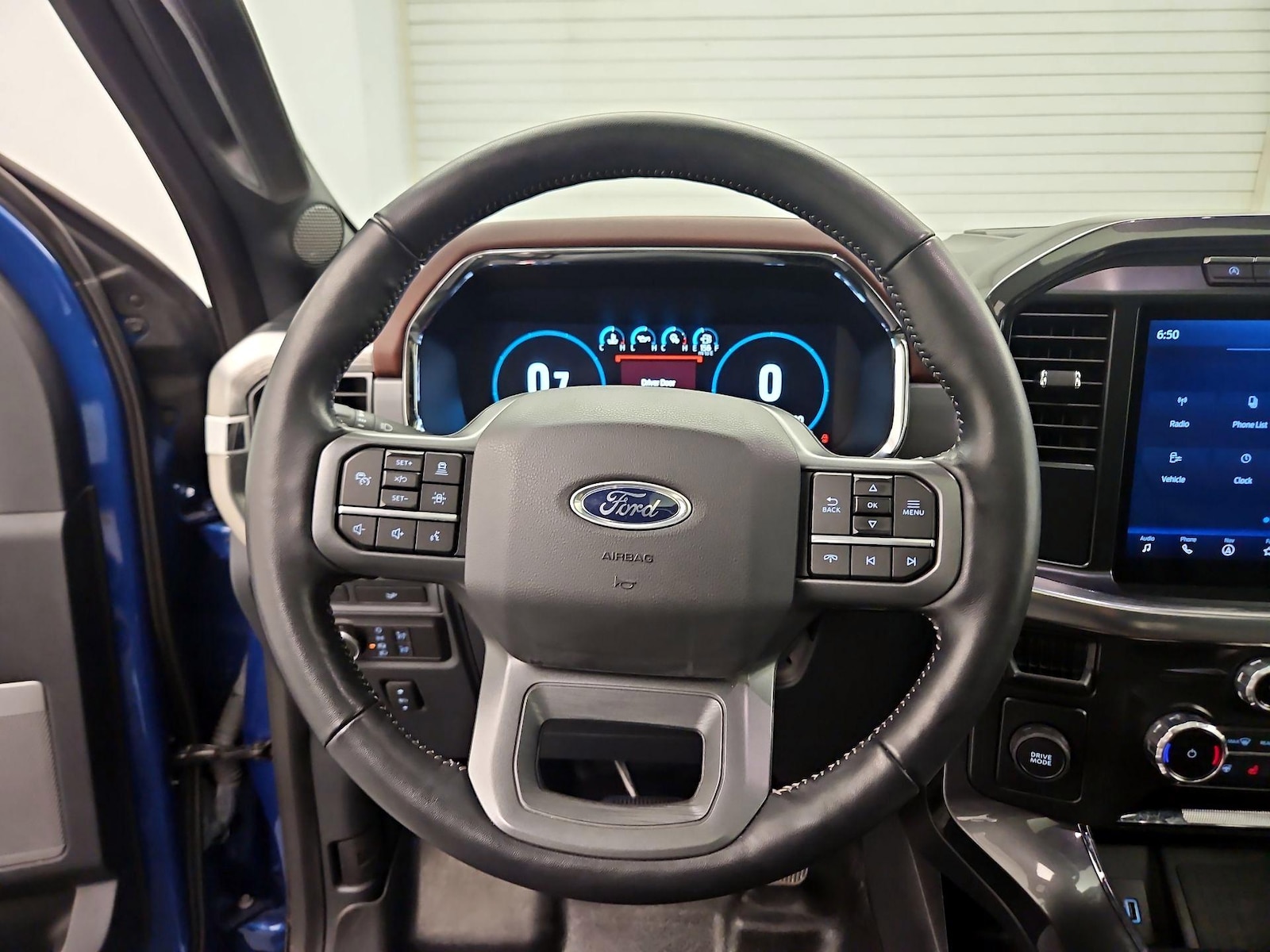 2022 Ford F-150 Lariat - Photo 11
