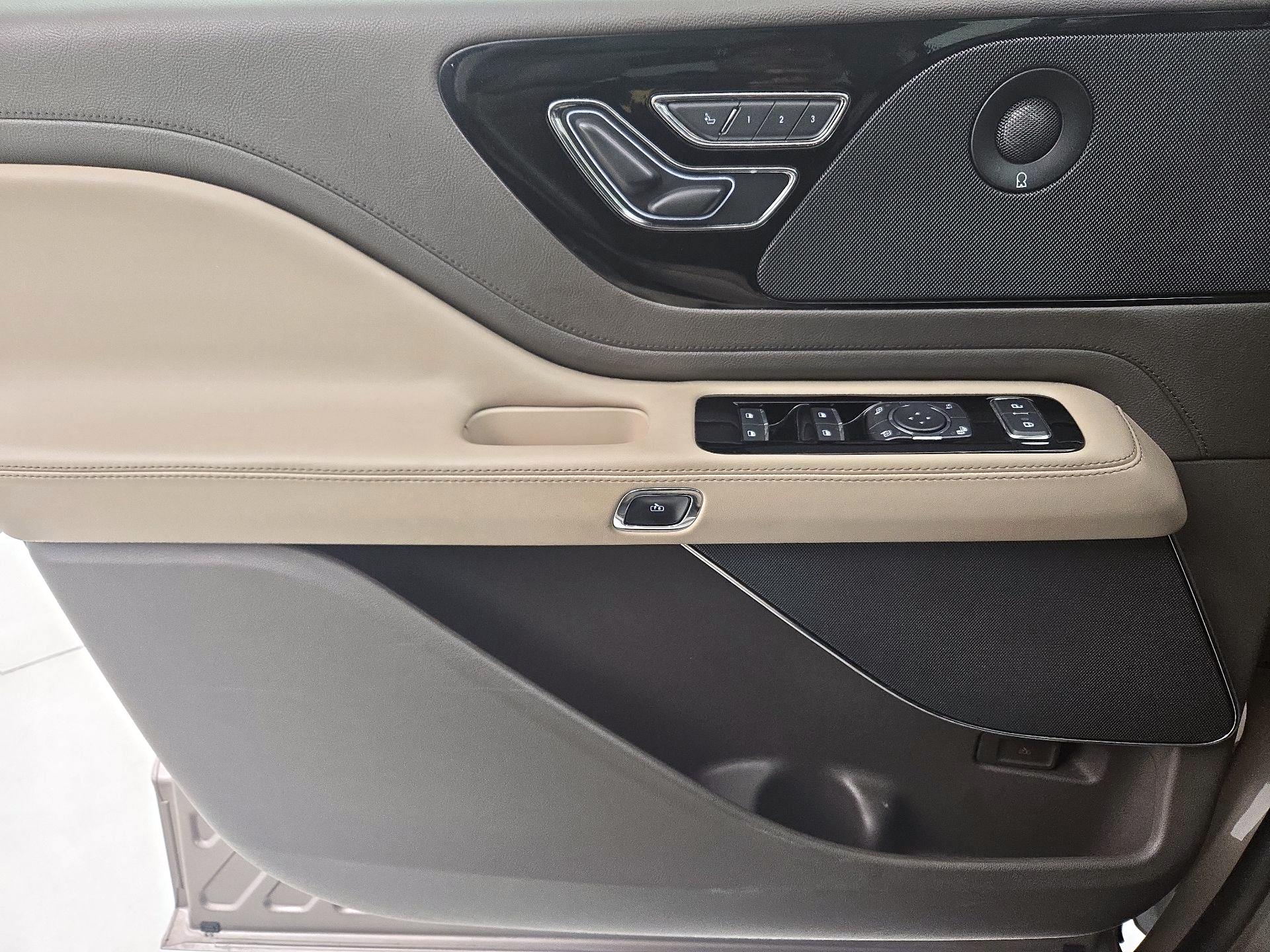 Thumbnail: 2021 Lincoln Aviator - 12