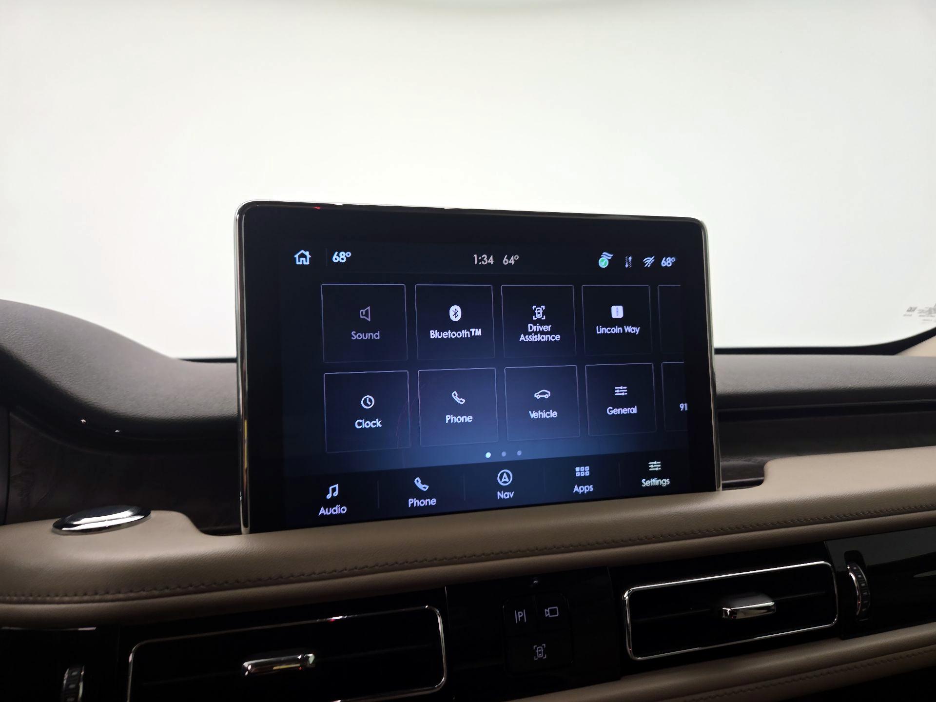 Thumbnail: 2021 Lincoln Aviator - 16