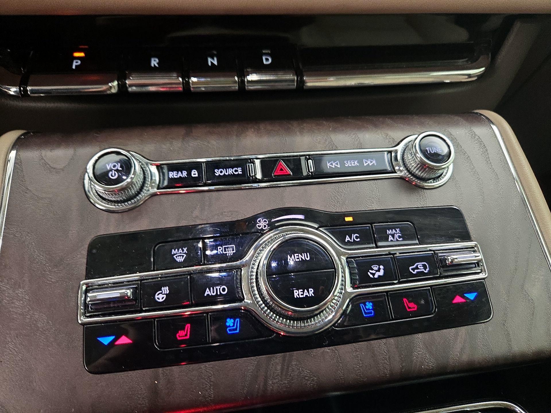 Thumbnail: 2021 Lincoln Aviator - 17