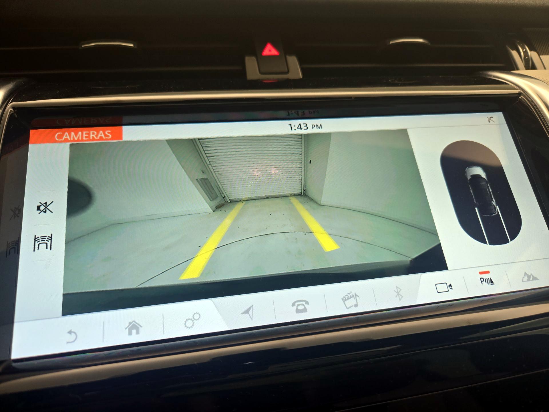 Thumbnail: 2020 Land Rover Discovery Sport - 14