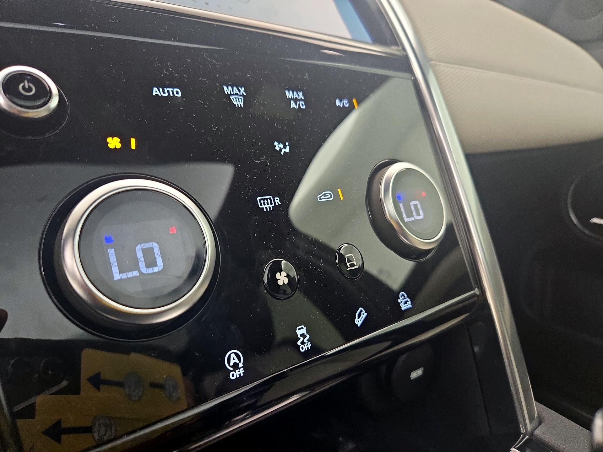 Thumbnail: 2020 Land Rover Discovery Sport - 16