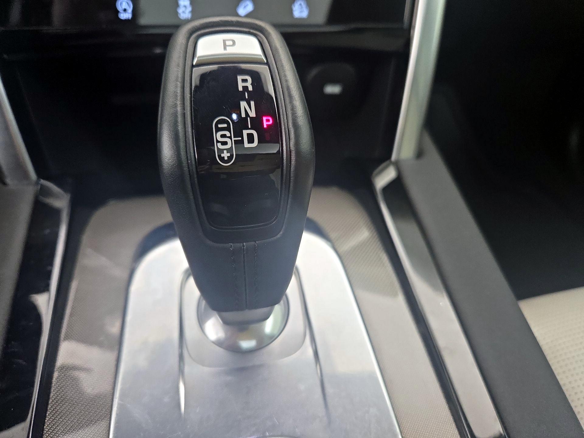 Thumbnail: 2020 Land Rover Discovery Sport - 17