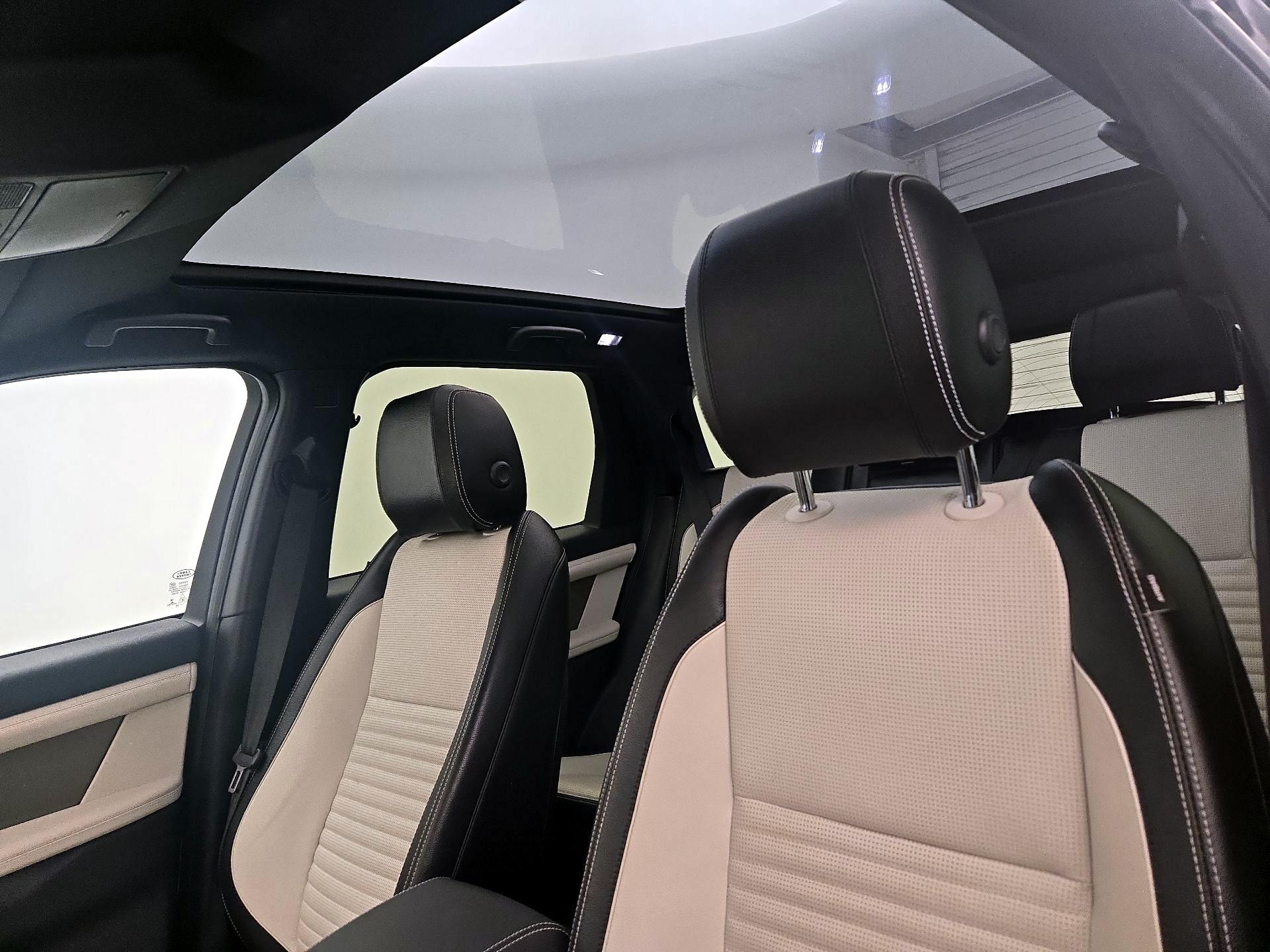 Thumbnail: 2020 Land Rover Discovery Sport - 19