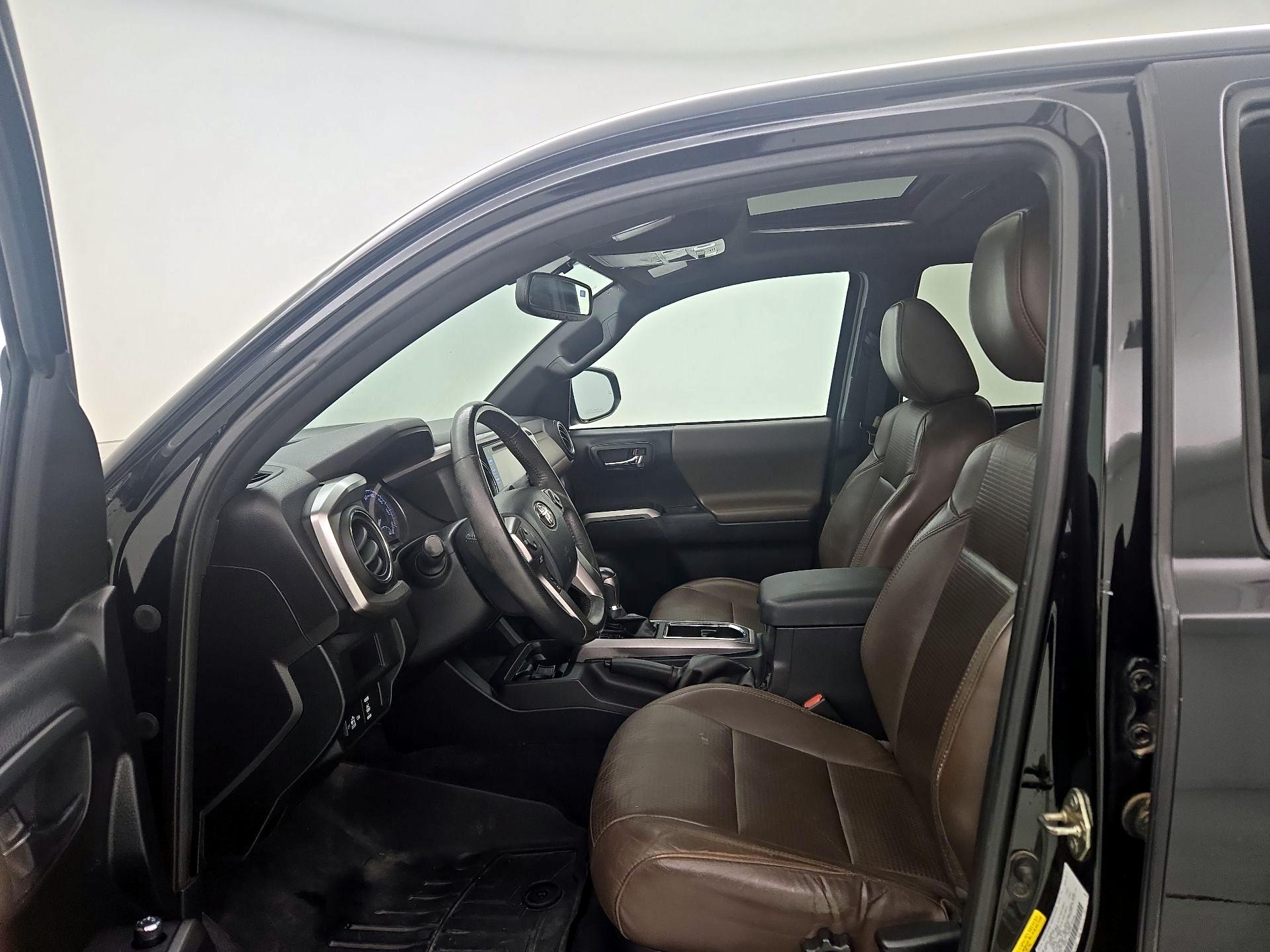 Thumbnail: 2016 Toyota Tacoma - 11