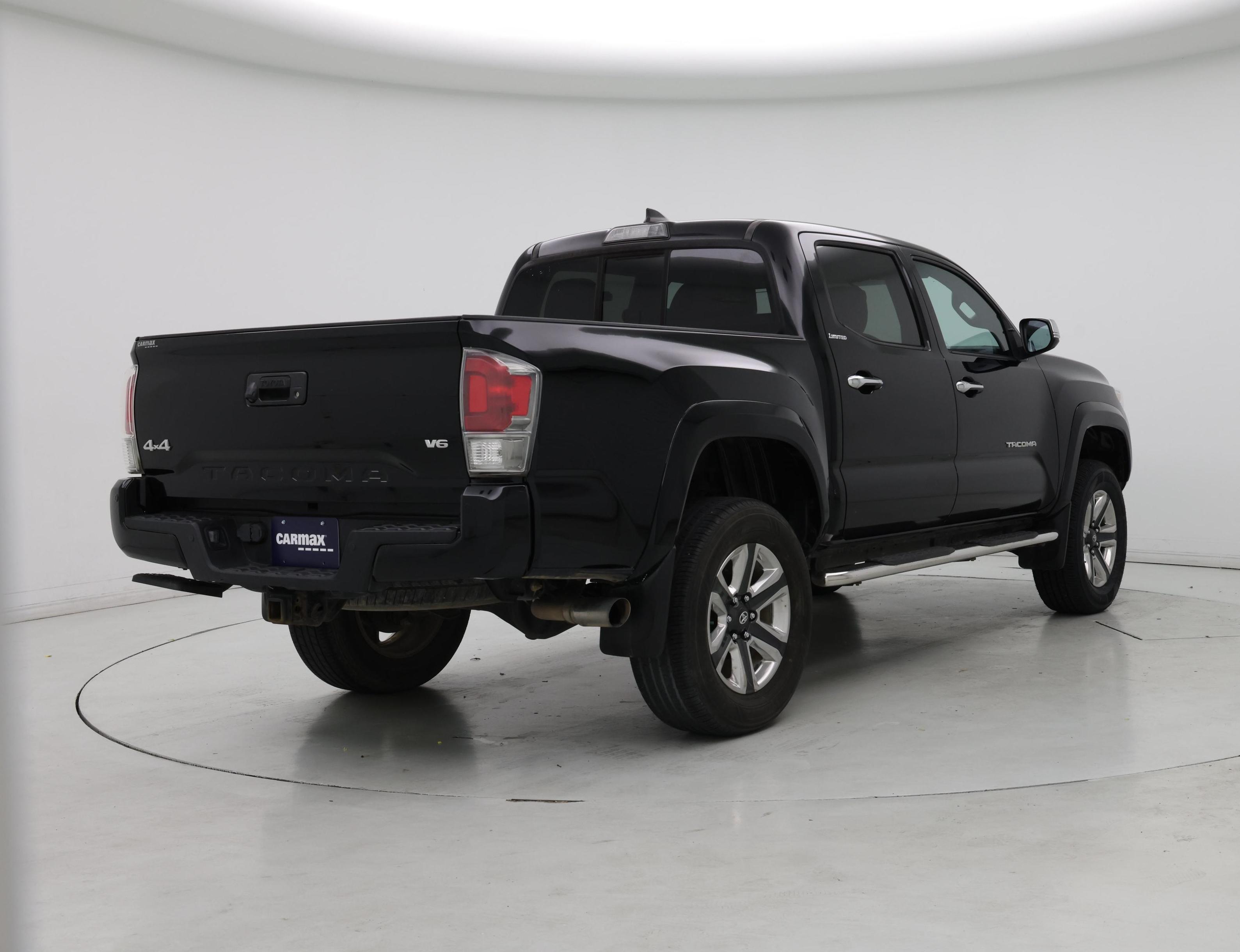 Thumbnail: 2016 Toyota Tacoma - 8