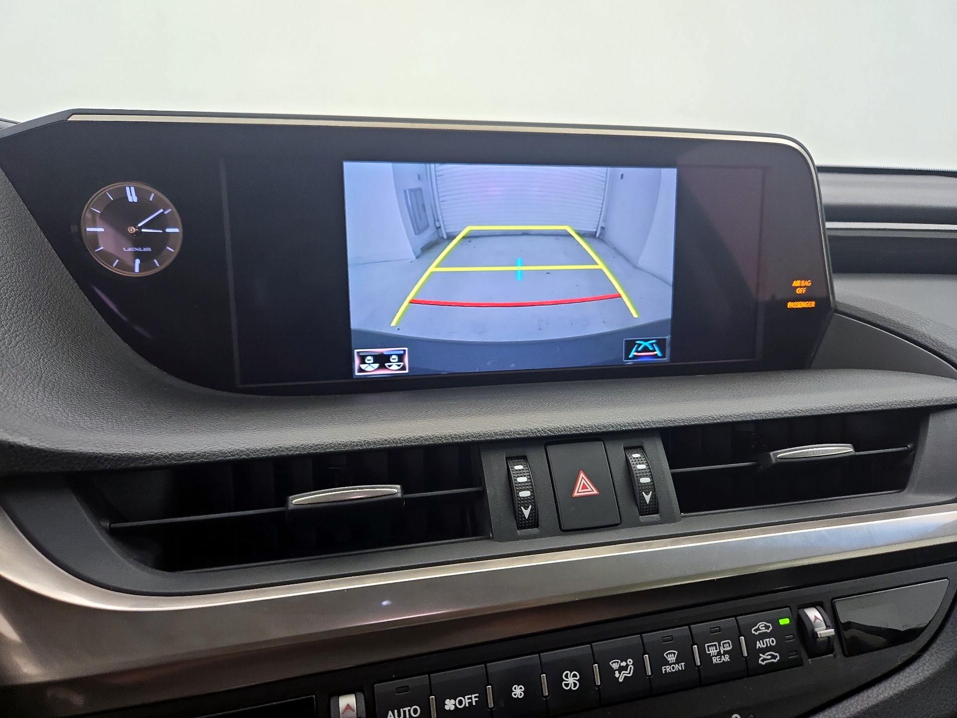 Thumbnail: 2021 Lexus ES - 15