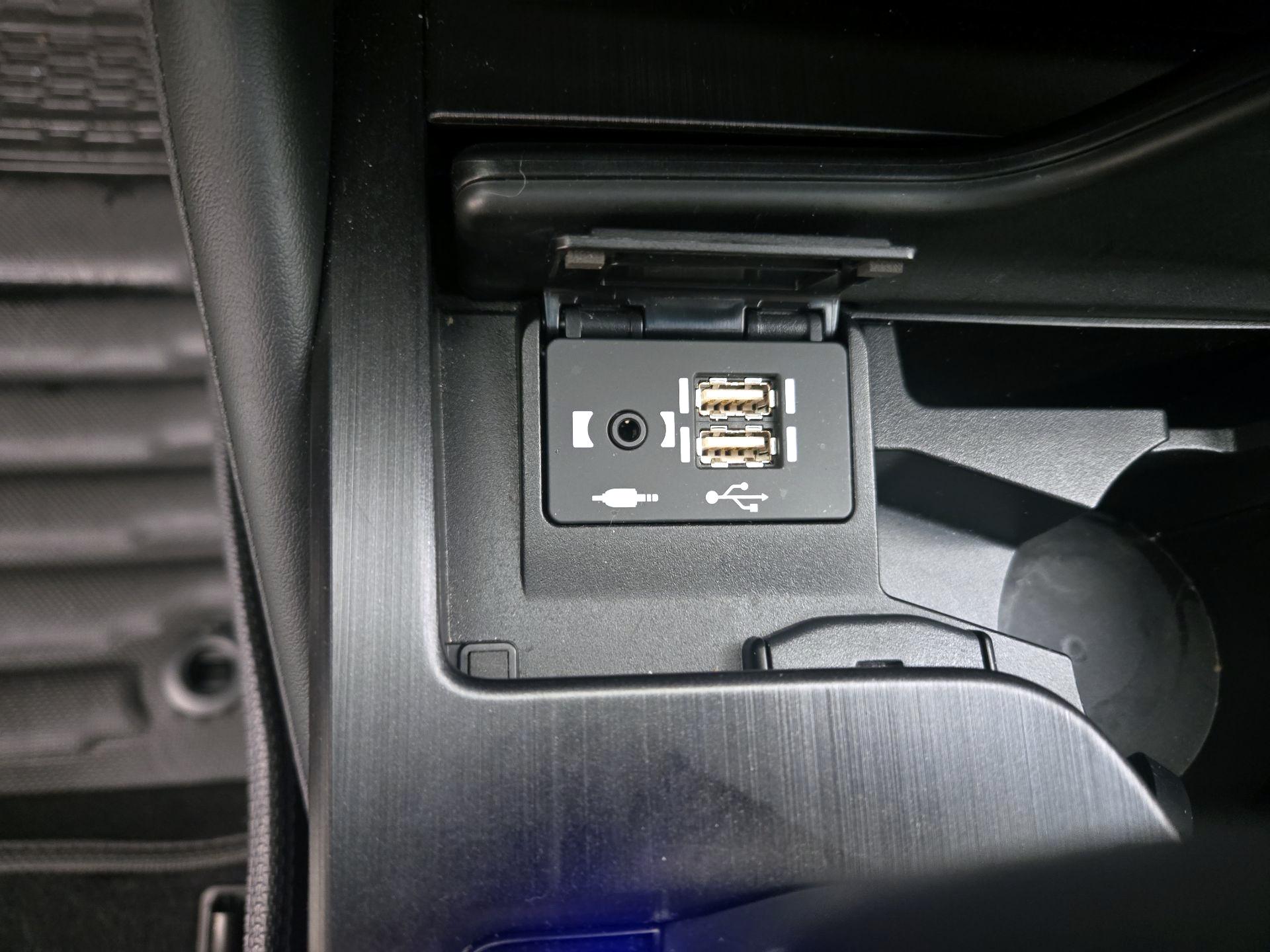 Thumbnail: 2021 Lexus ES - 19