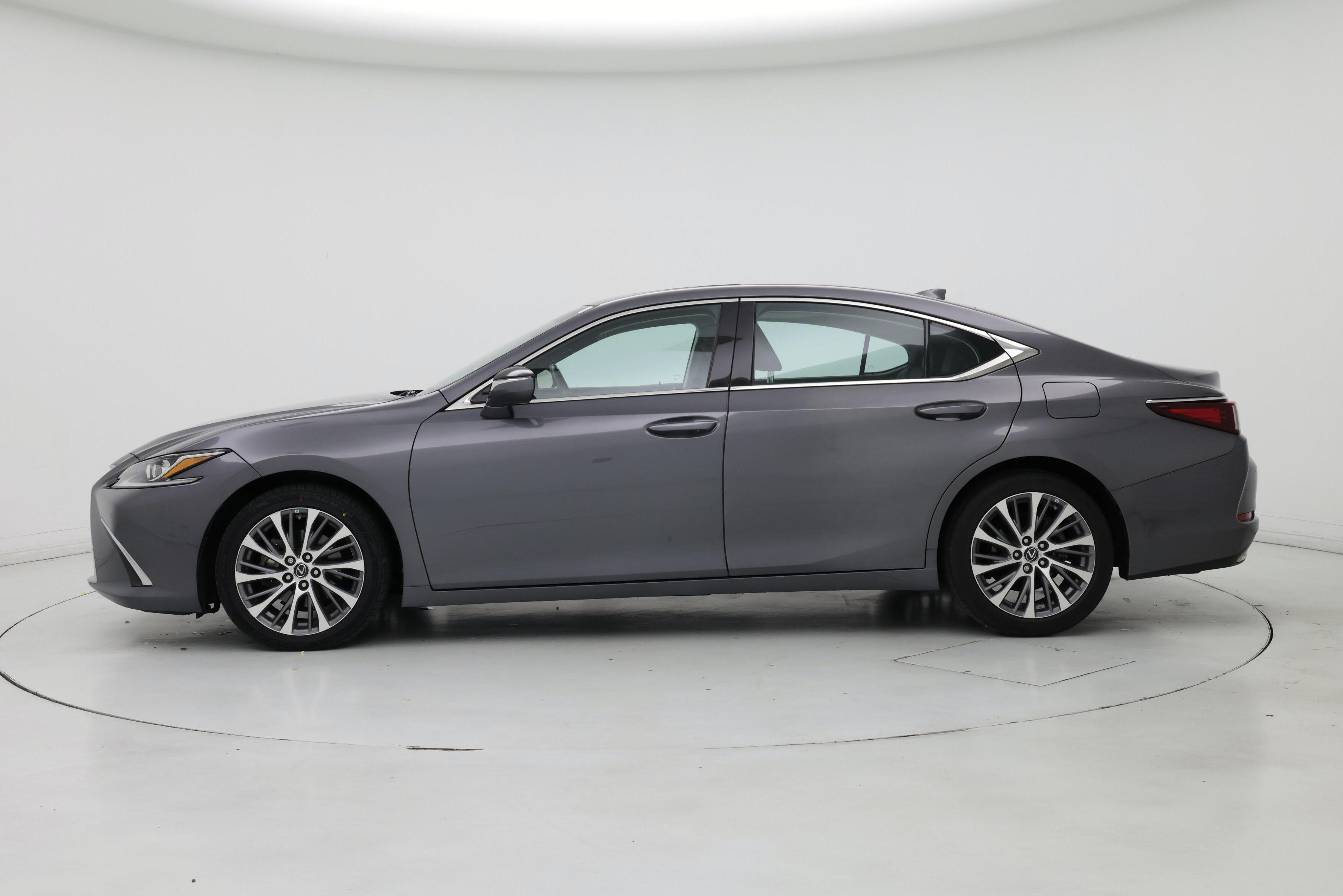 Thumbnail: 2021 Lexus ES - 3