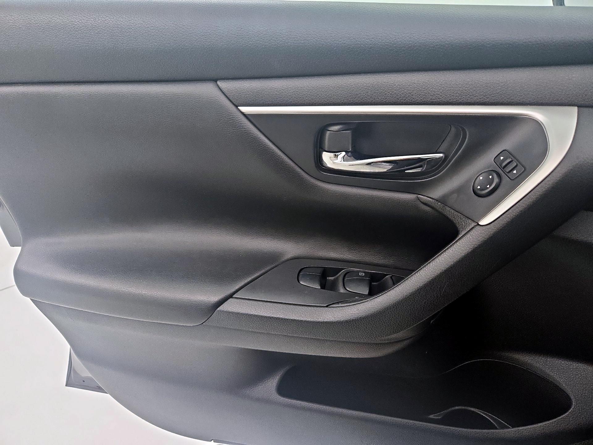 Thumbnail: 2018 Nissan Altima - 12