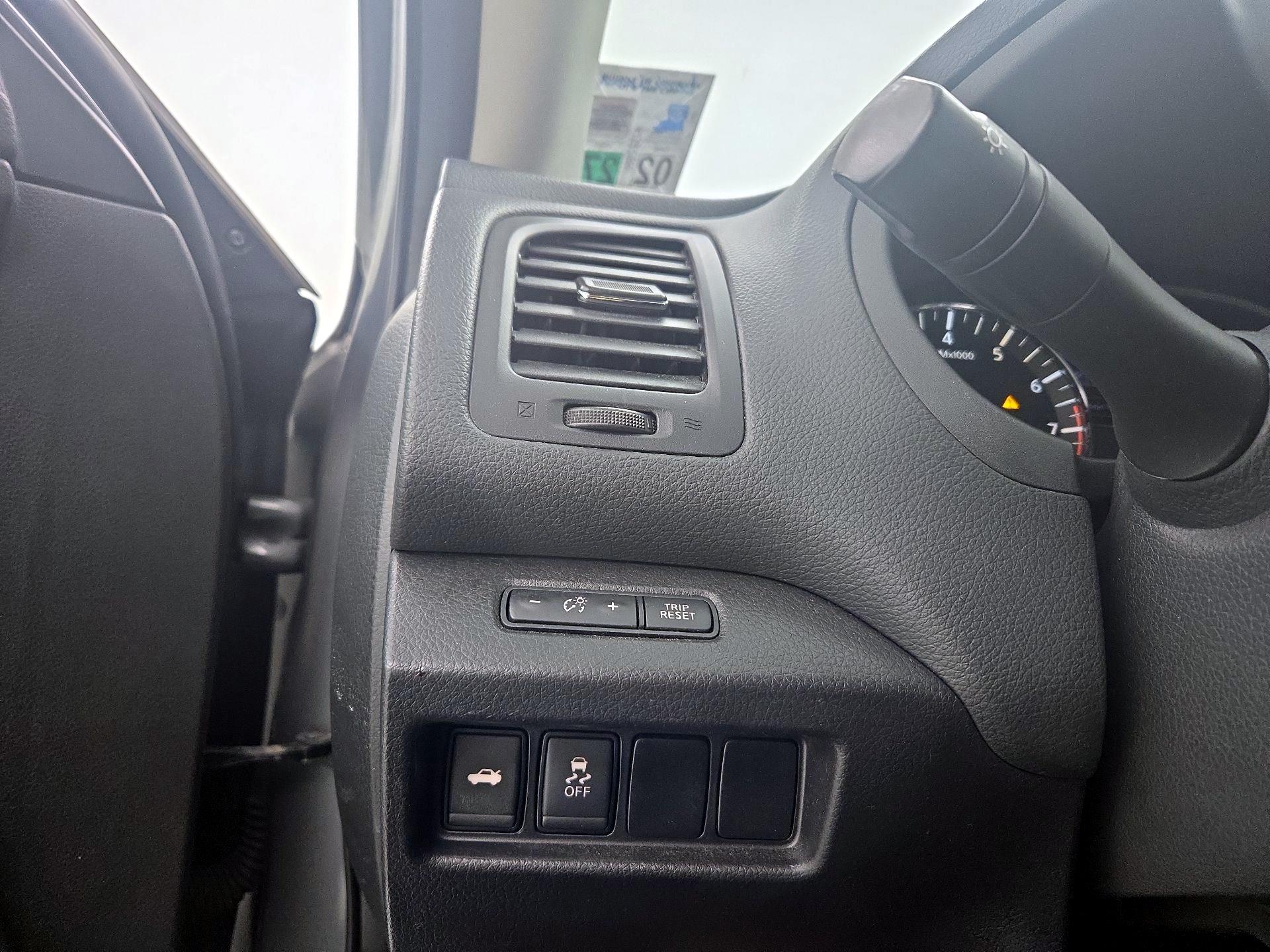 Thumbnail: 2018 Nissan Altima - 13