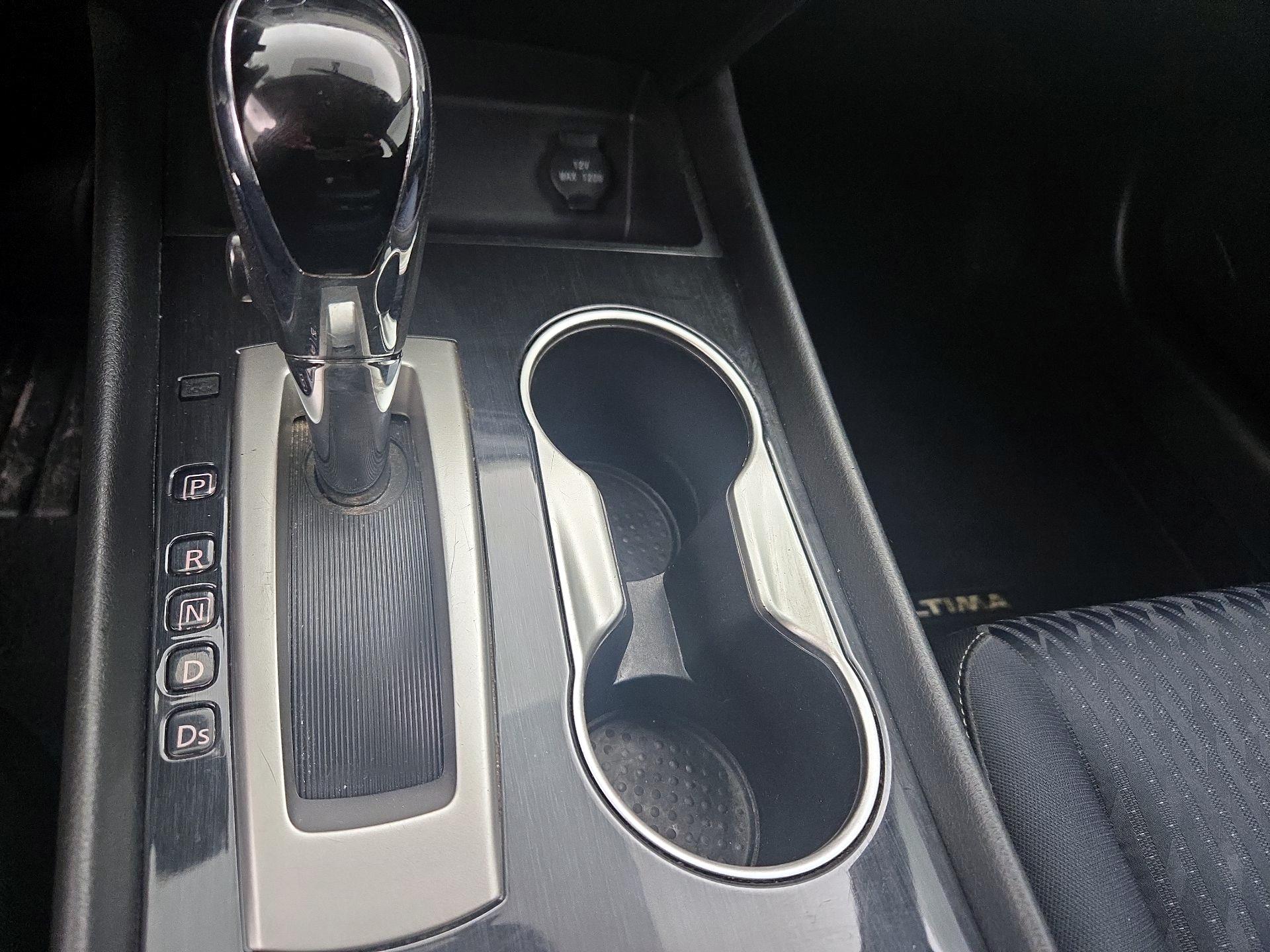 Thumbnail: 2018 Nissan Altima - 17