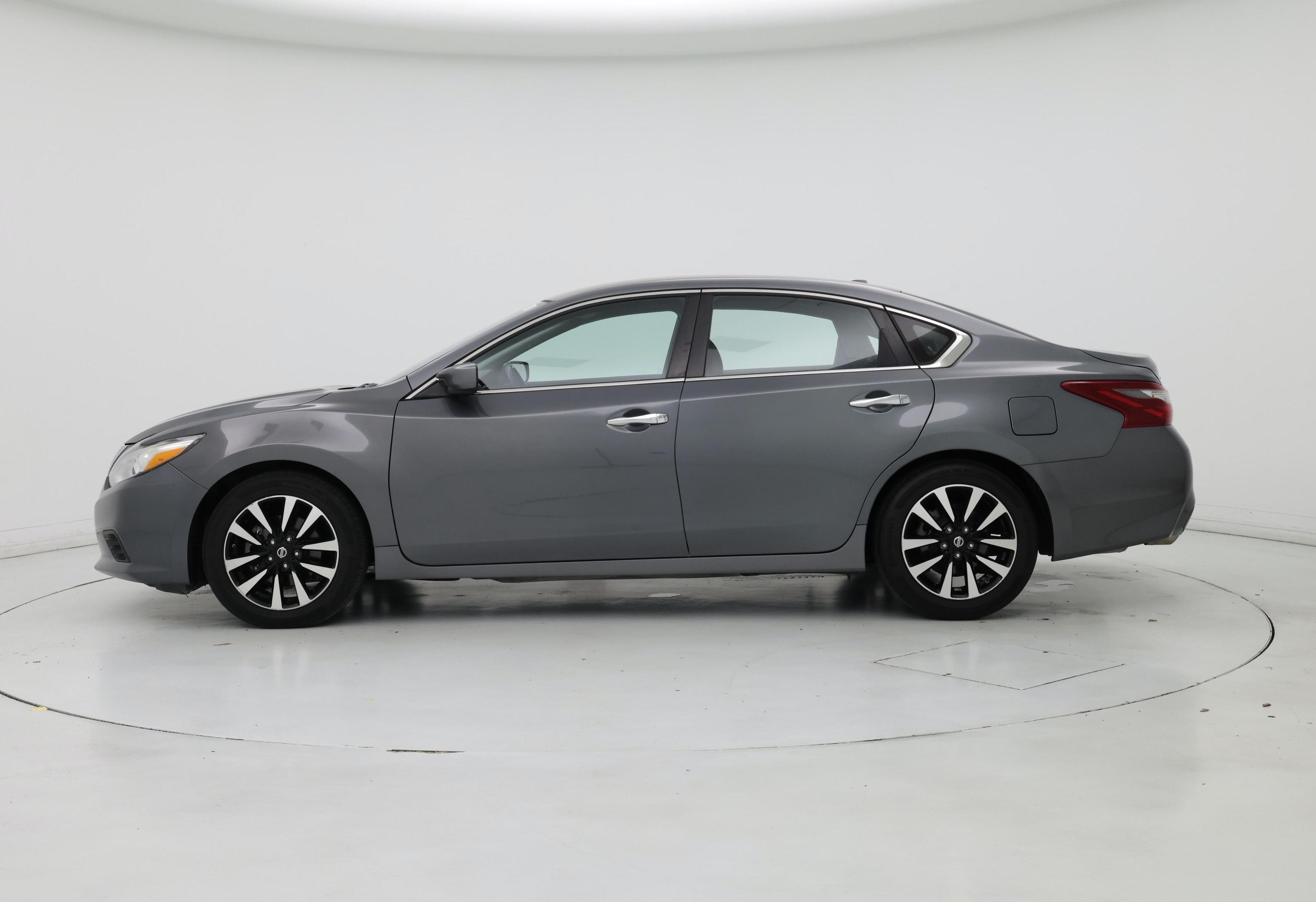 Thumbnail: 2018 Nissan Altima - 3