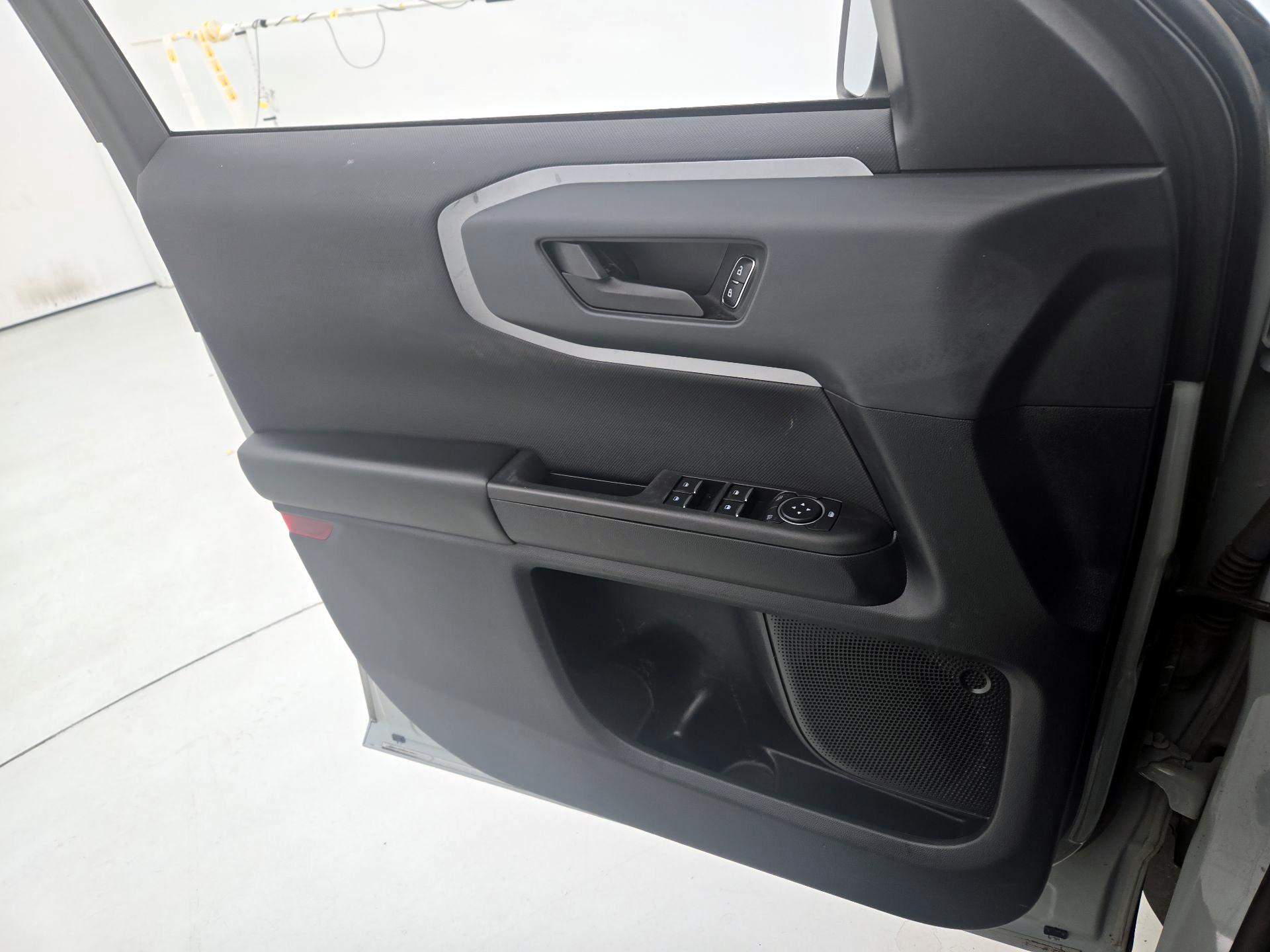 Thumbnail: 2021 Ford Bronco Sport - 12