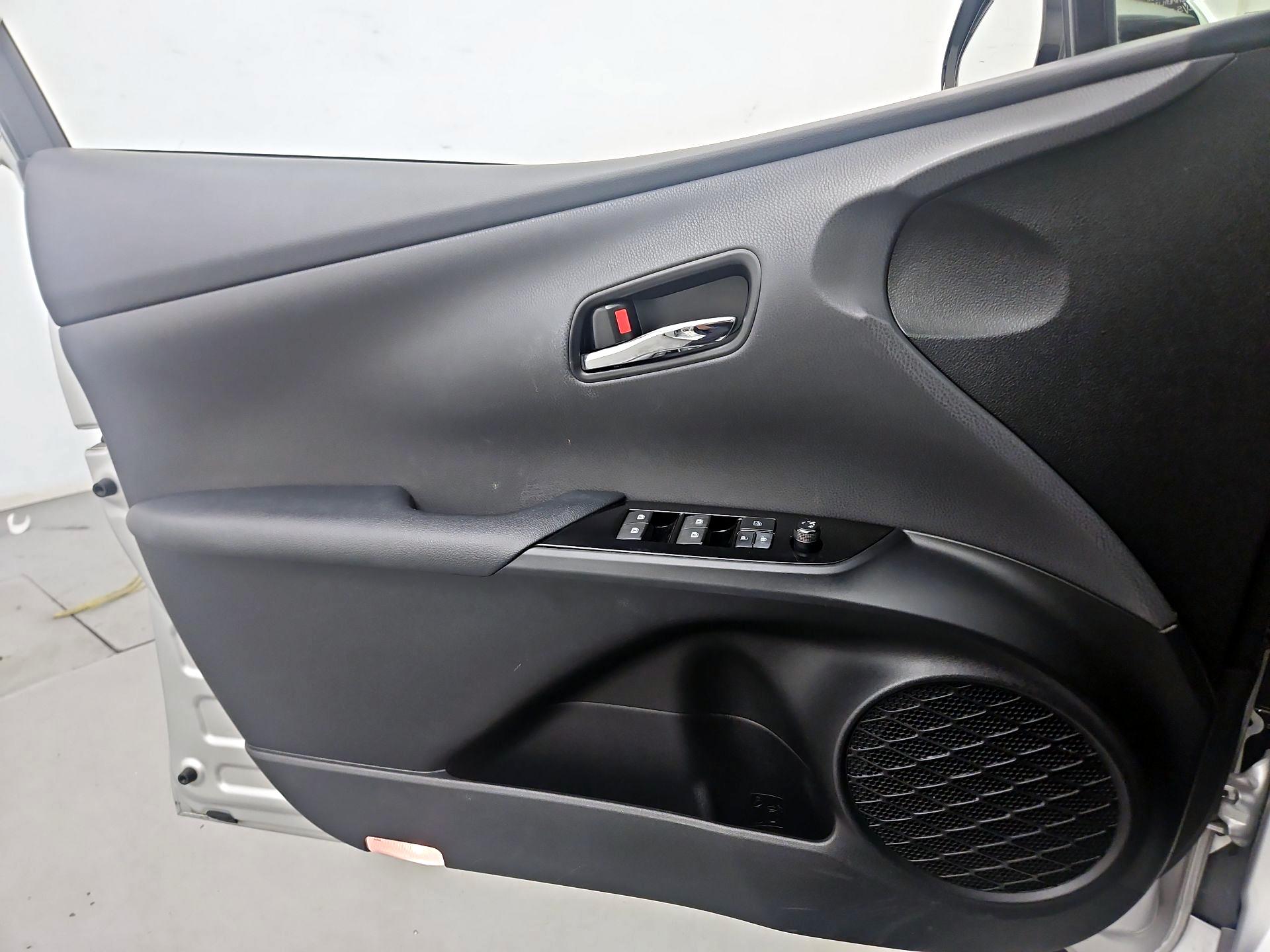 Thumbnail: 2017 Toyota Prius - 12