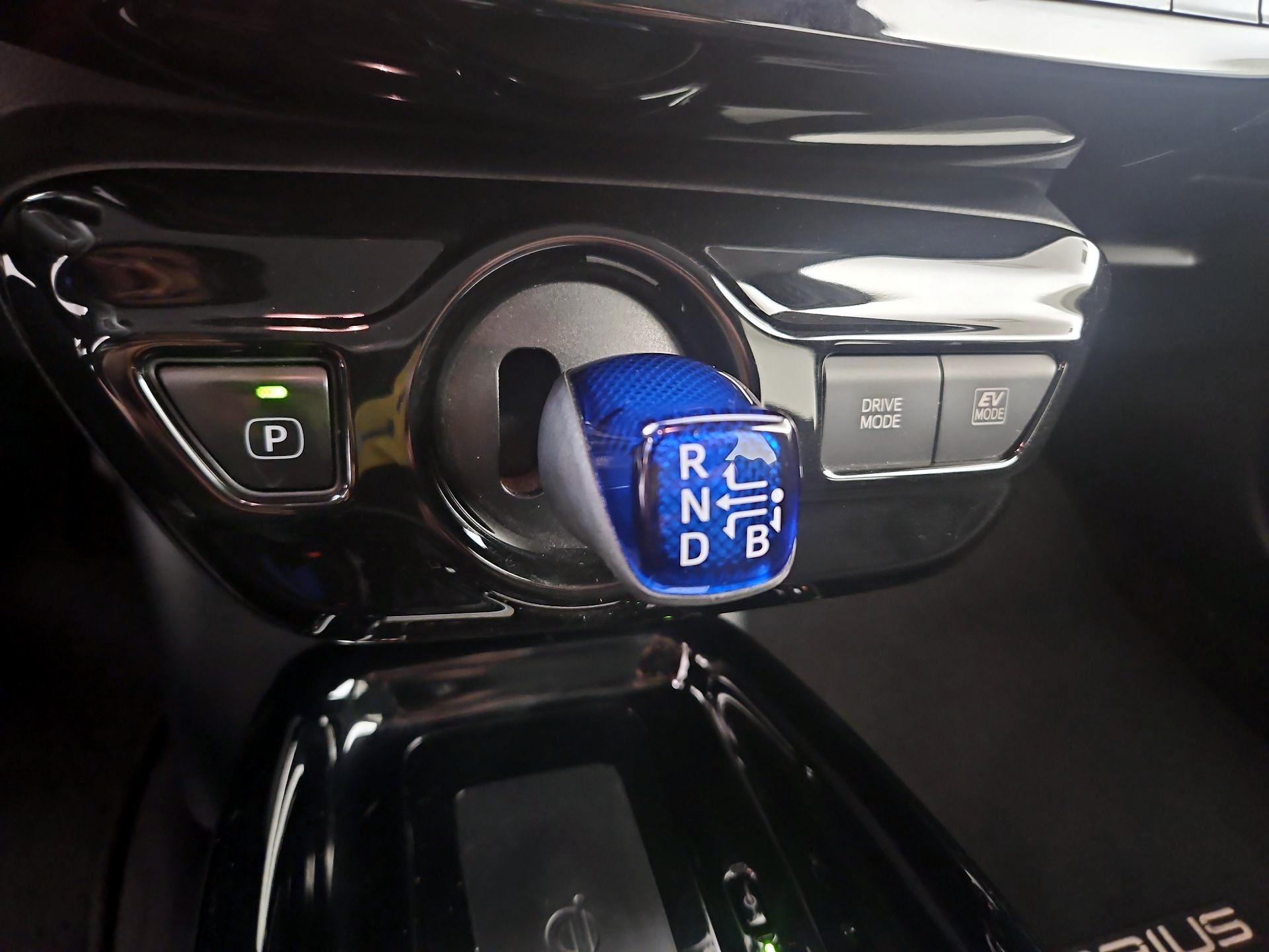 Thumbnail: 2017 Toyota Prius - 17