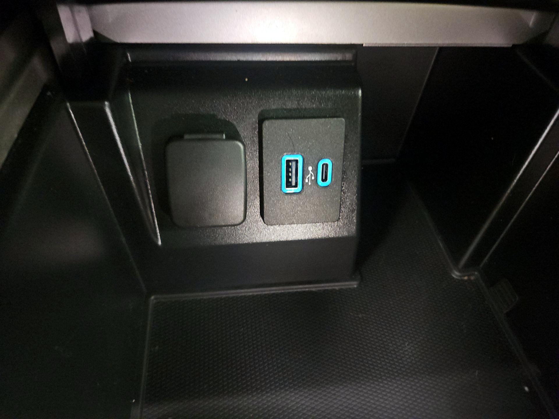 Thumbnail: 2020 Ford Explorer - 18