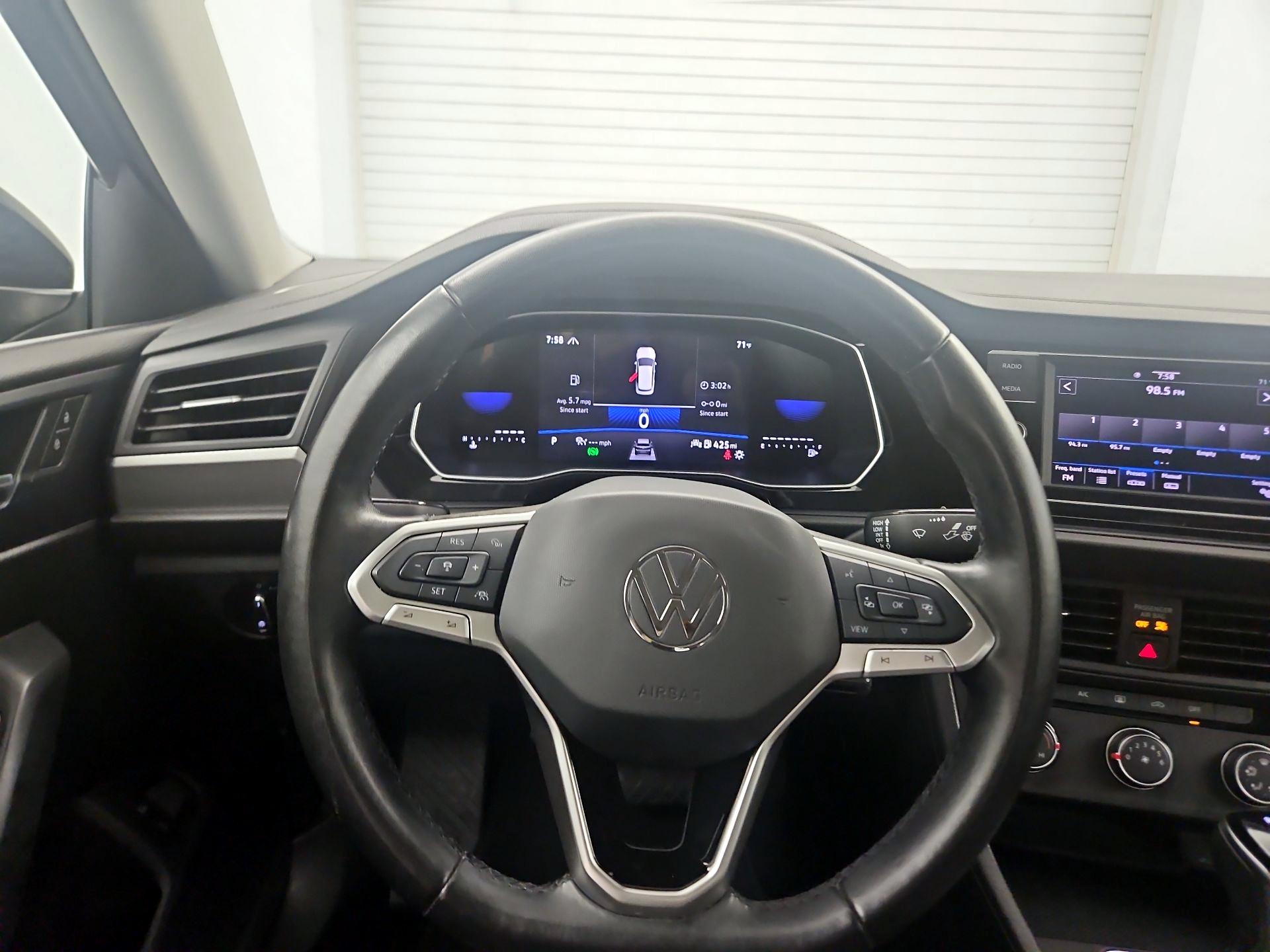 Thumbnail: 2024 Volkswagen Jetta - 10