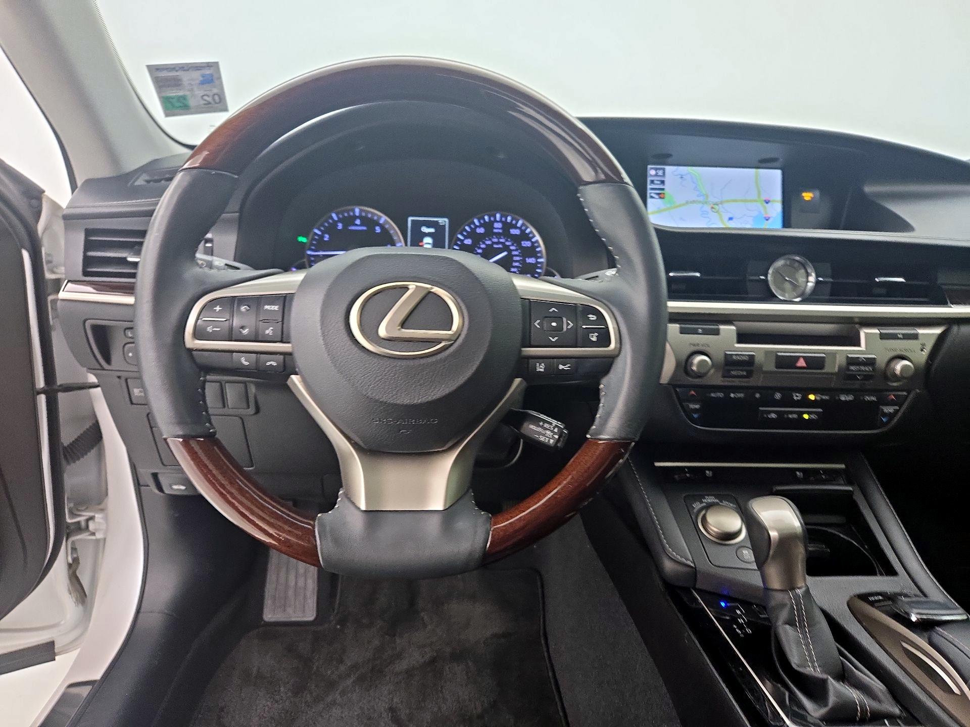 Thumbnail: 2018 Lexus ES - 10