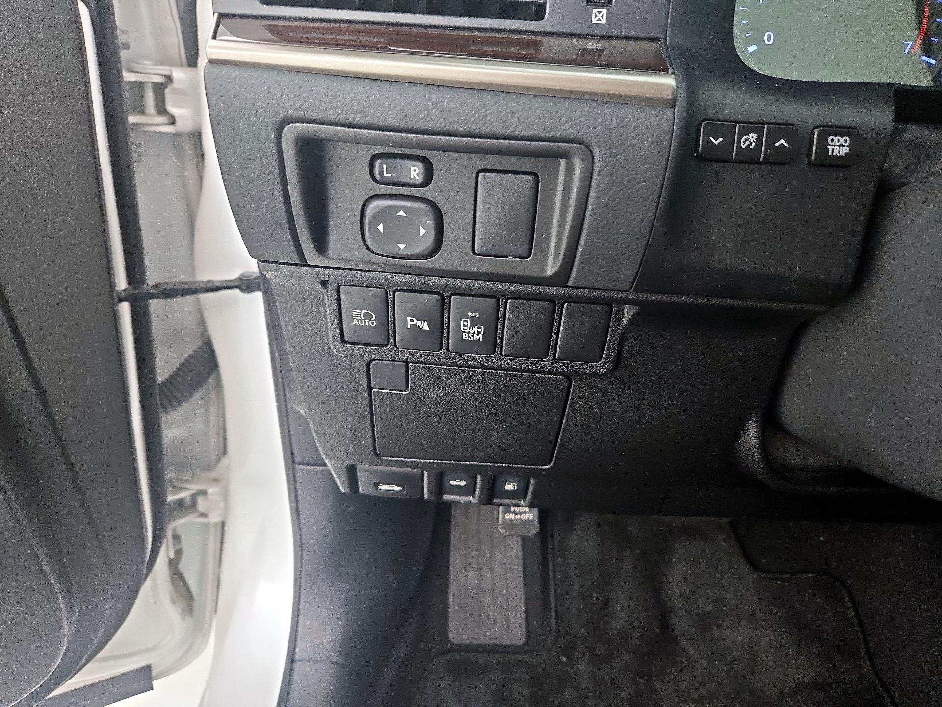 Thumbnail: 2018 Lexus ES - 13