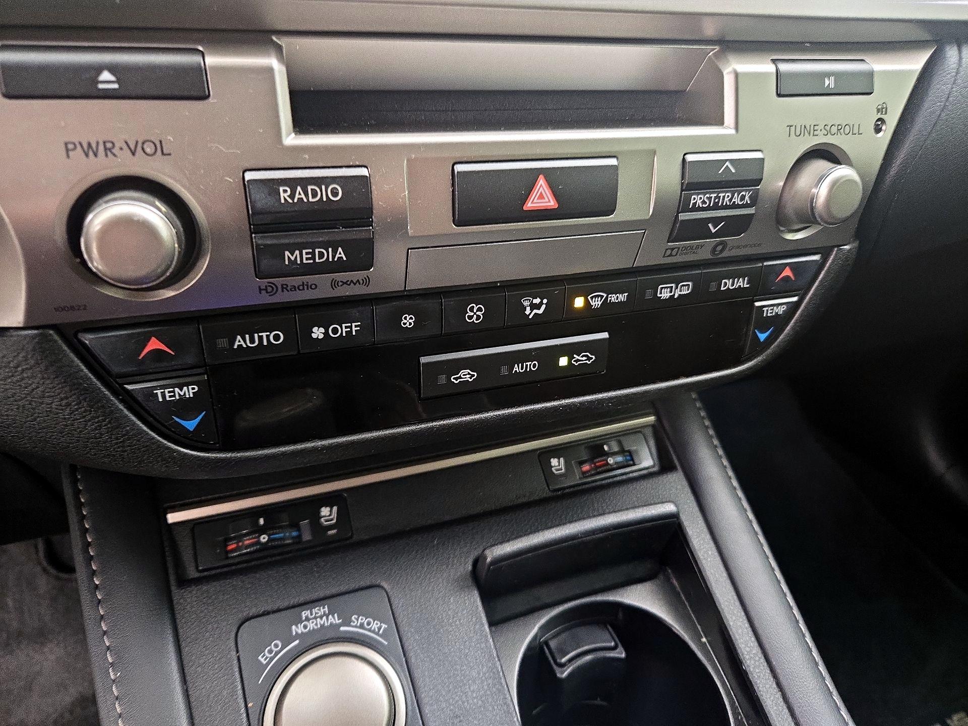 Thumbnail: 2018 Lexus ES - 17