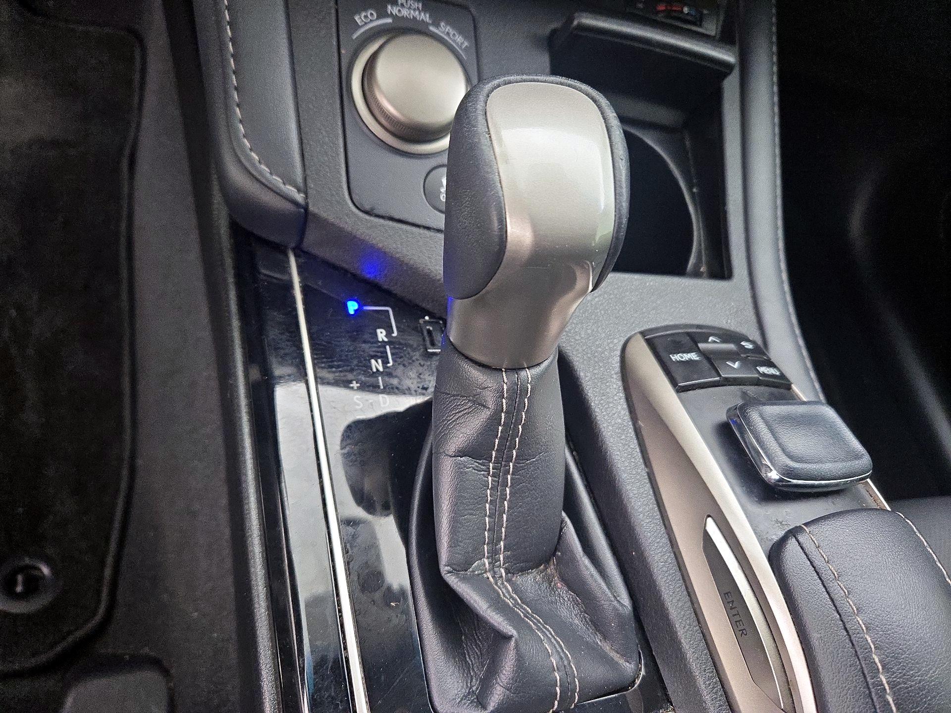 Thumbnail: 2018 Lexus ES - 18