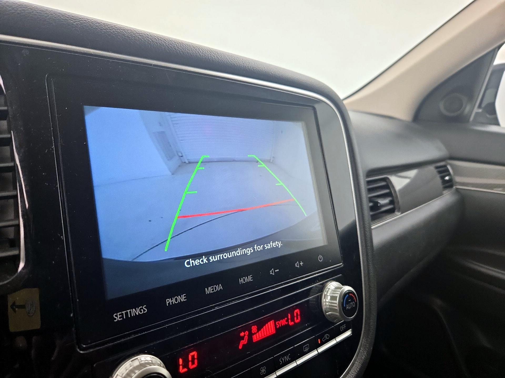 Thumbnail: 2020 Mitsubishi Outlander - 14