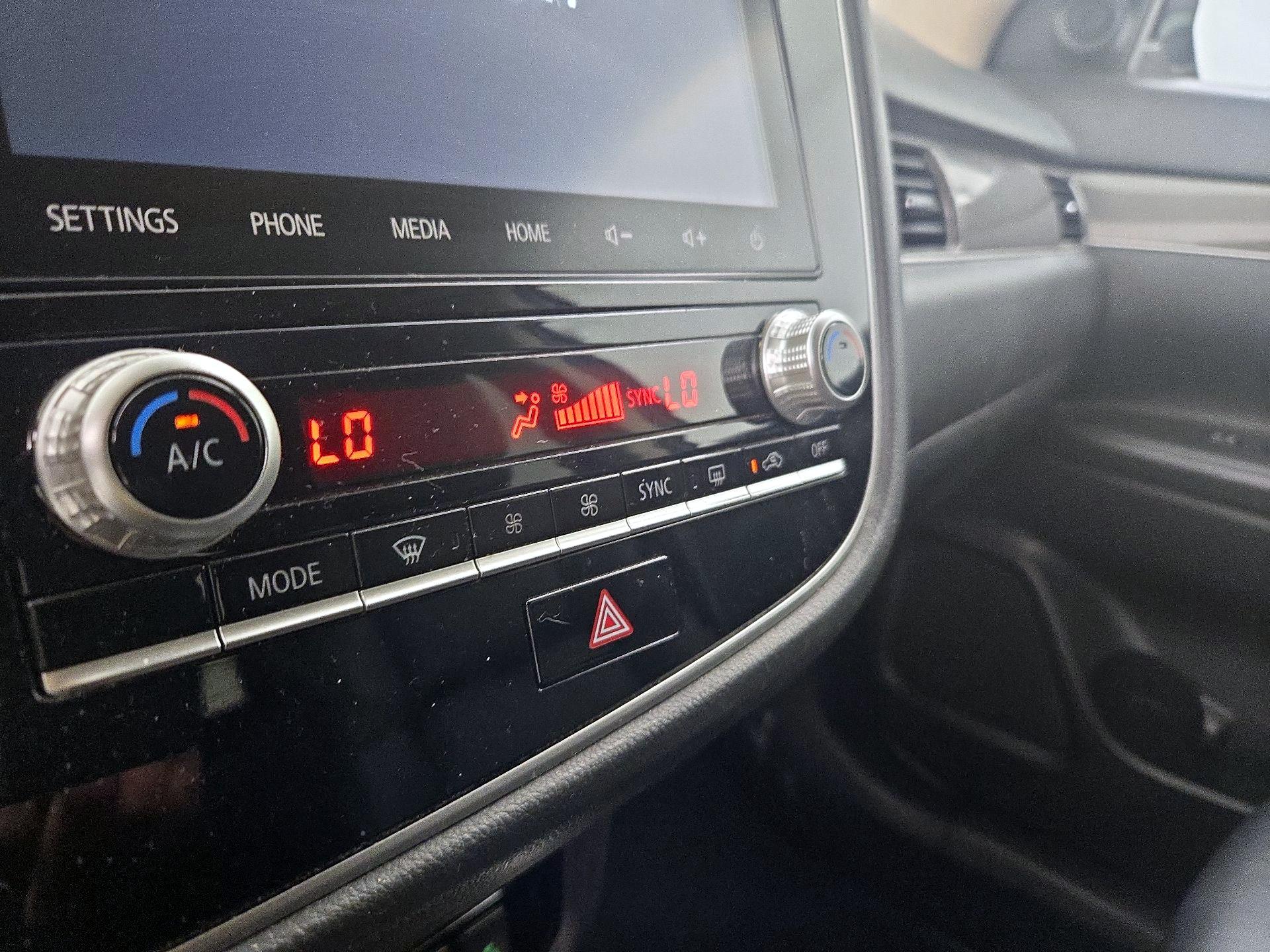 Thumbnail: 2020 Mitsubishi Outlander - 16